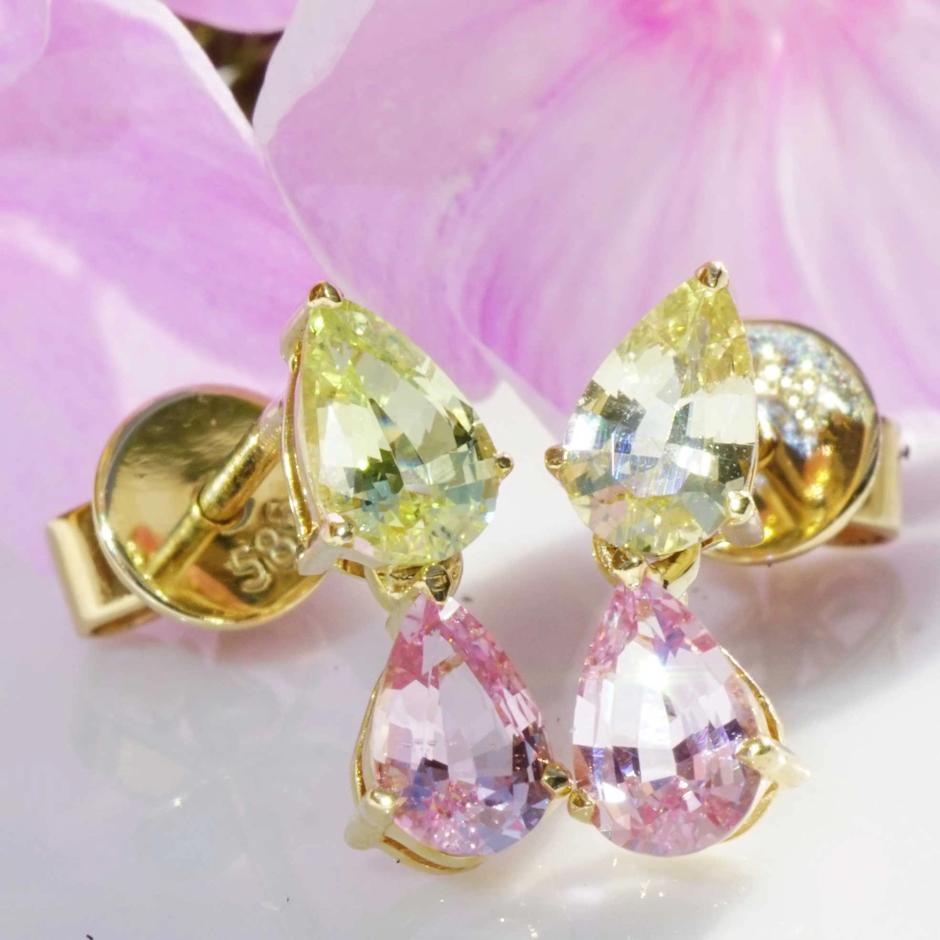 Saphire Earrings pink yellow 18 kt Yellow Gold Ilanka Mine Madagascar