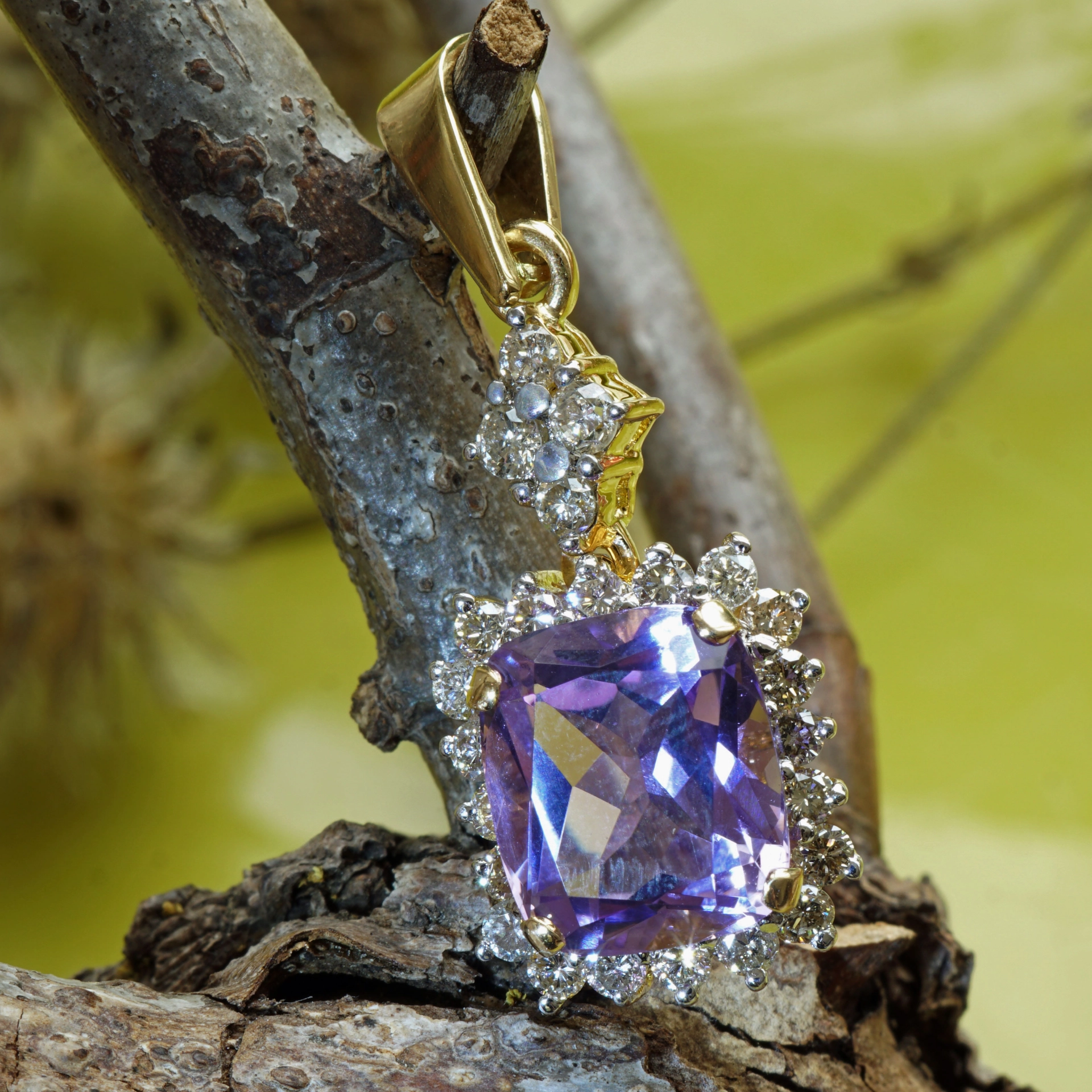 Amethyst Diamond Pendant 18 kt Gold sooo precious