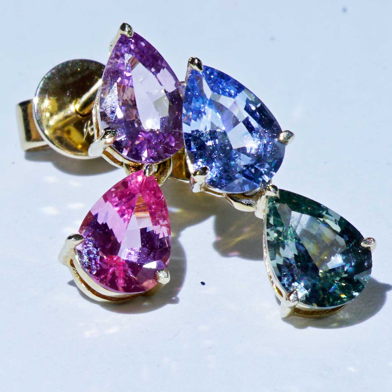 Great Saphire Earrings Multicolor appr. 2.14 ct  14 kt Yellow Gold from Ilanka Mine Madagascar