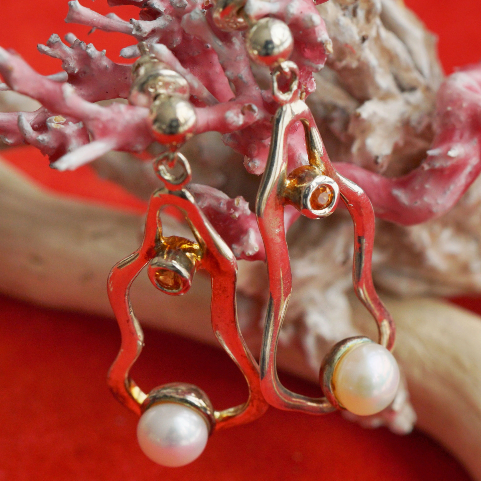 Ohrhänger neverending time Silber mit orangen Saphiren und weissen Zuchtperlen 42 x 16 mm