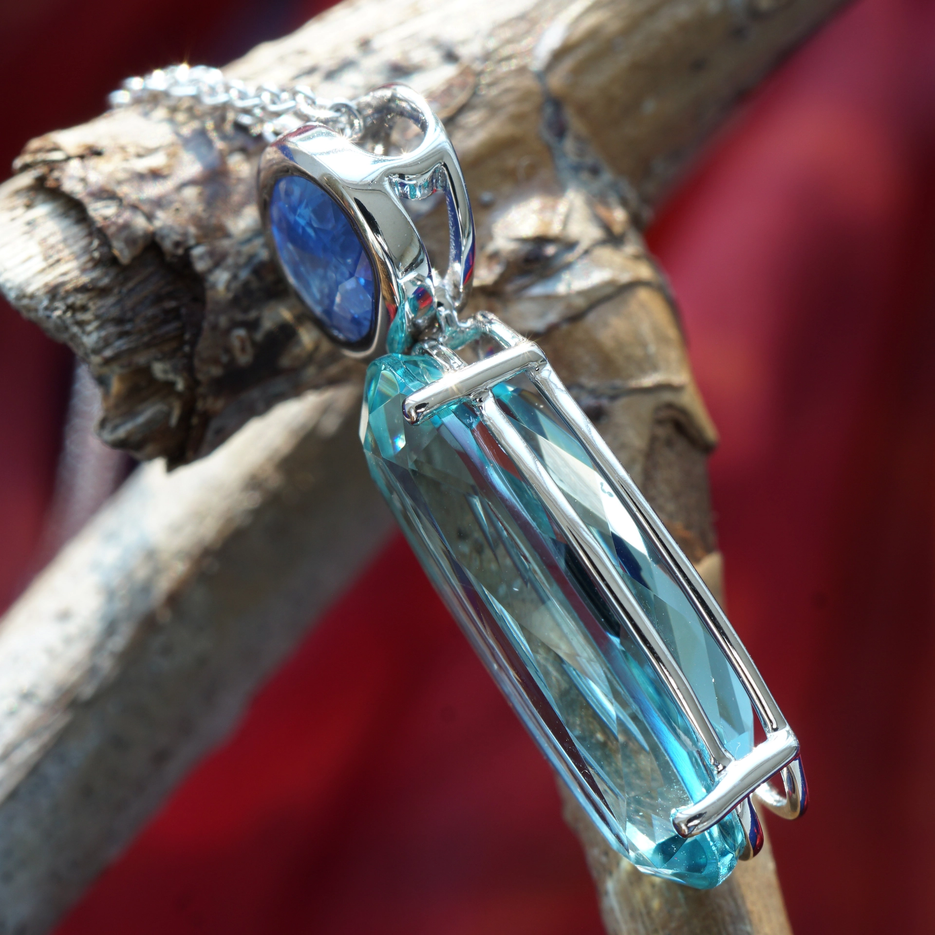 Aquamarin Saphir Anhänger m. Kette 750er Weissgold 4.59 ct 0.69 ct AAA