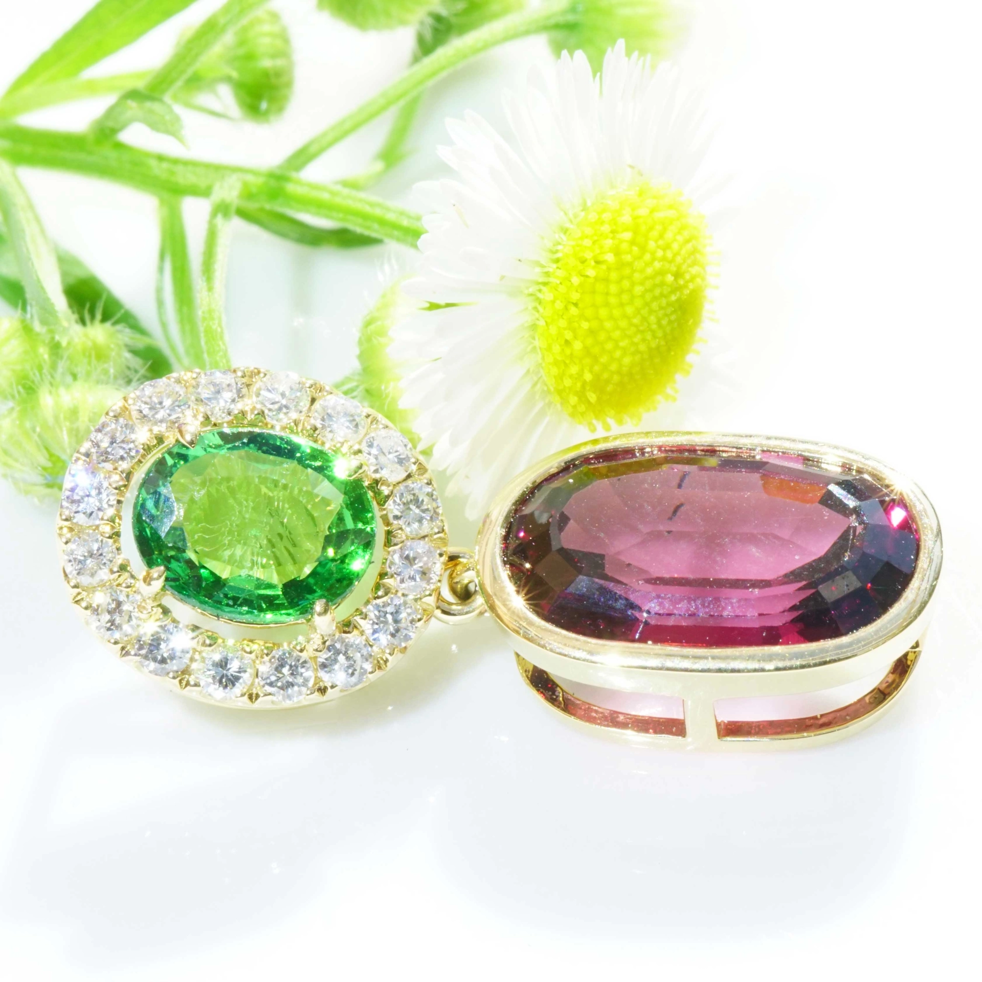 Pendant with fine Garnet Tsavorite and diamonds...red green Combination..phantastic!