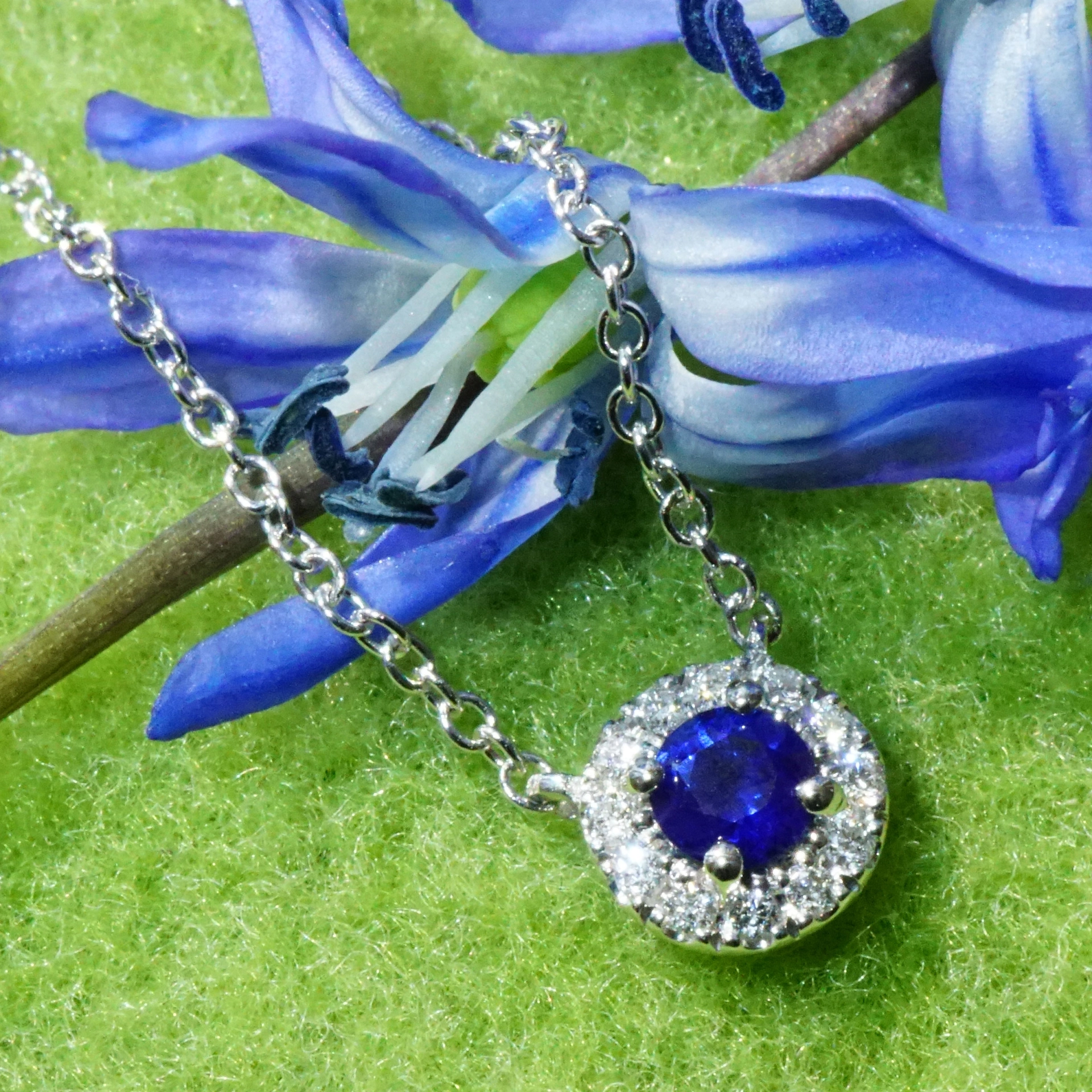 Saphire Brilliant Necklace 18 kt White Gold...the sweetest Petit Necklace