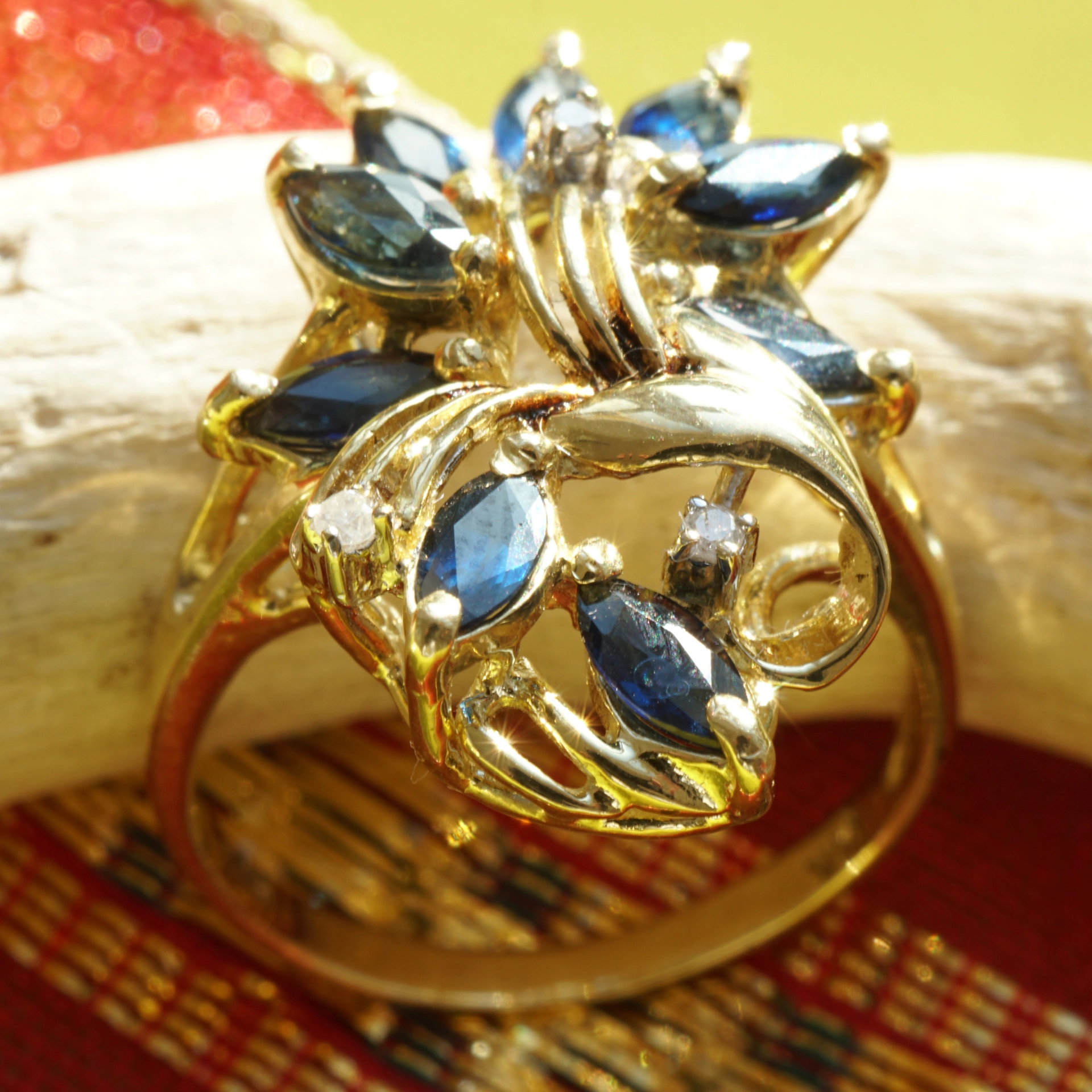 Saphire Diamond Ring 14 kt/585 Yellowgold...royalblue...Leaf Play