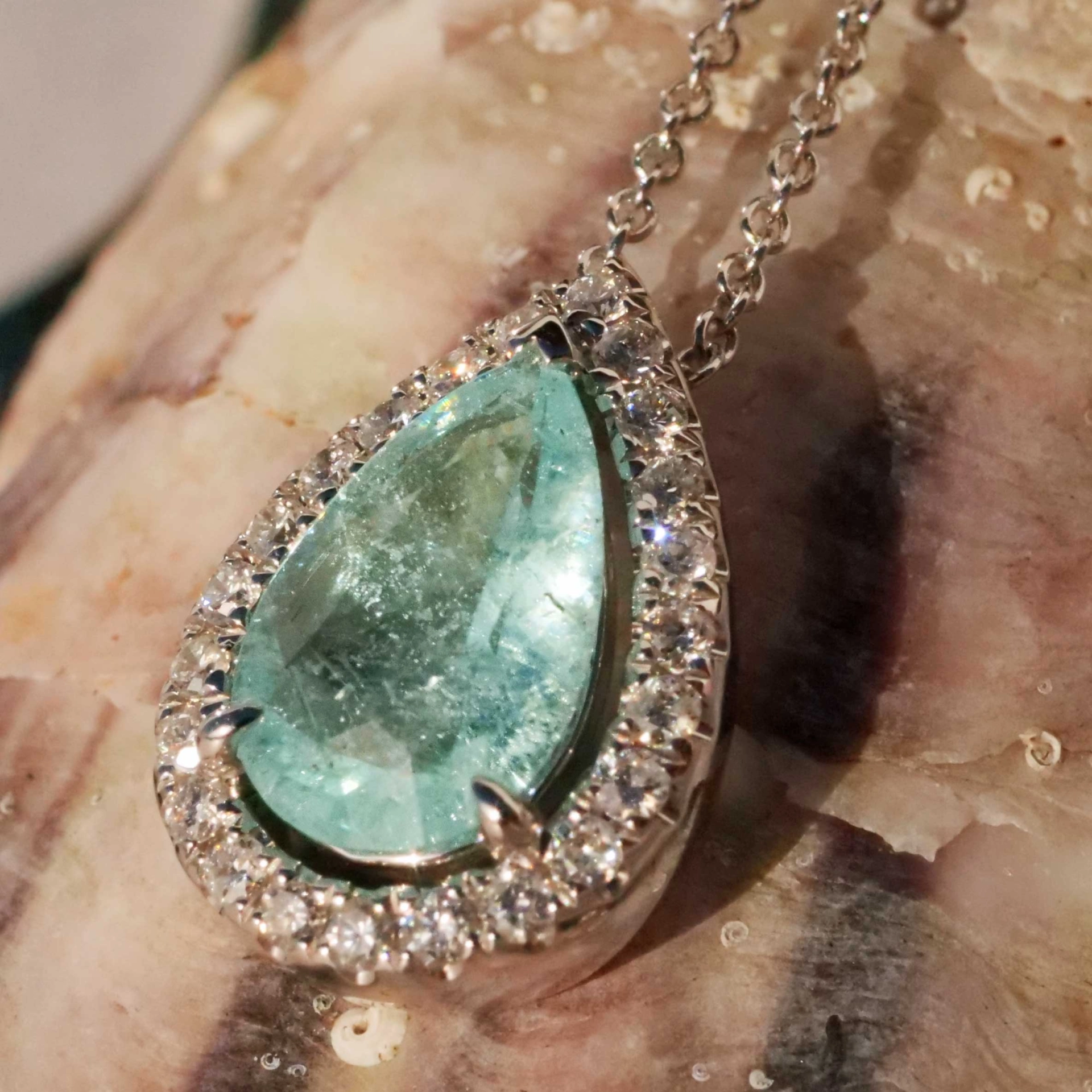 Paraiba Tourmaline Pendant 1.05 ct AAA 18 kt White Gold Brilliants 0.18 ct Laguna
