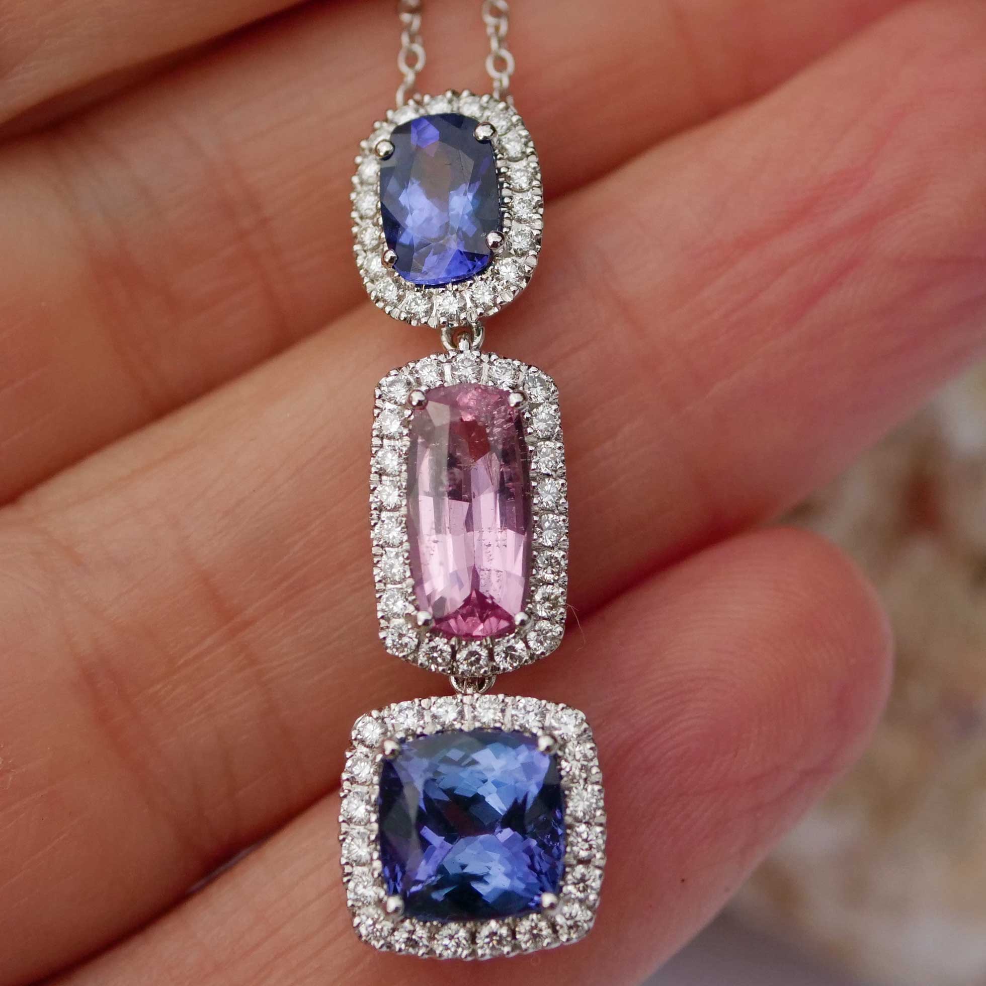 Tanzanite Spinel Brilliant Pendant w. Chain 750 White Gold 6 ct 0.70 AAA+ Blue Lily and Dream Pink