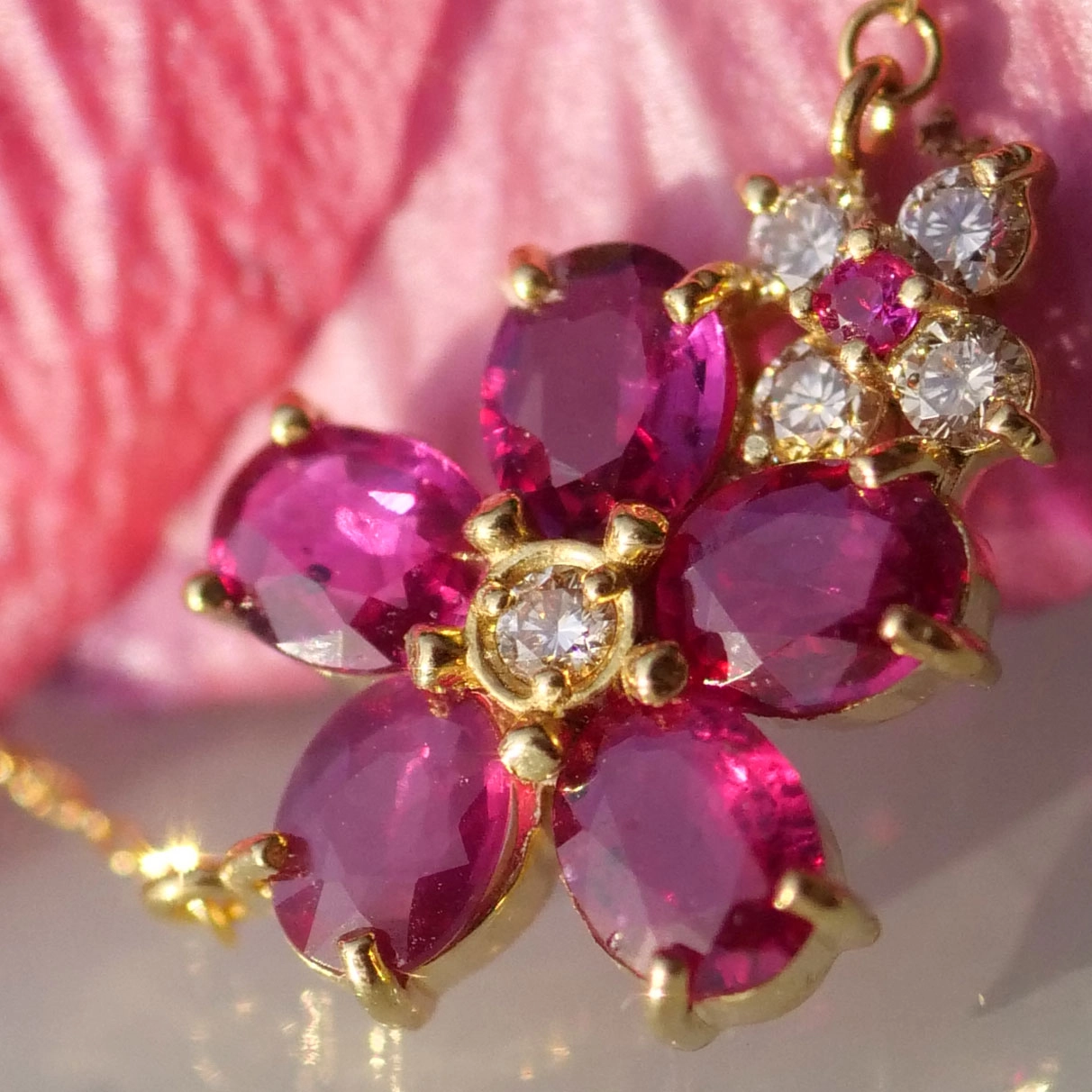 Schmuckzicke Collier Rubin Brillant Blume Petit Fleur Gelbgold 18 kt