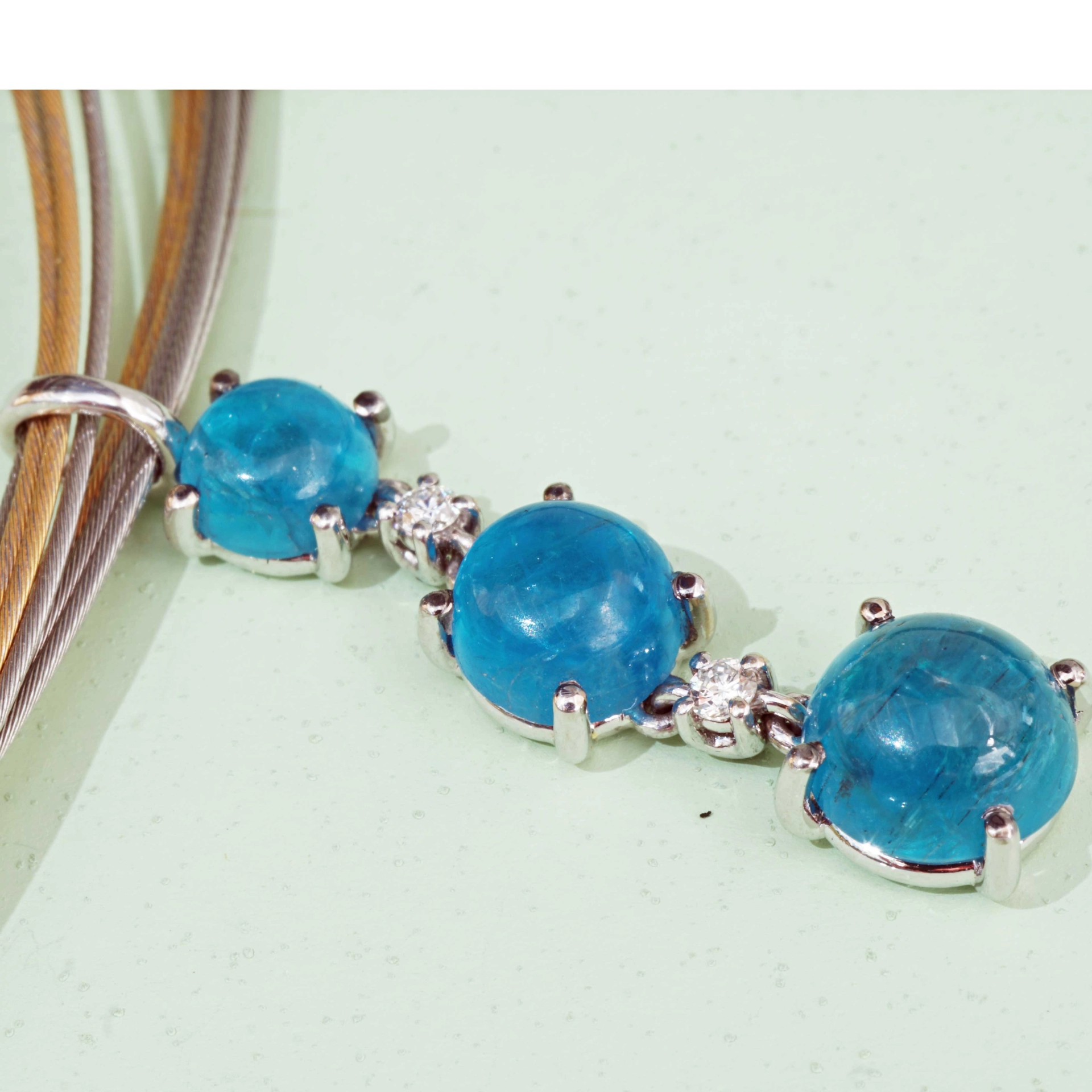 Pendant NEON Colors Apatite and Brilliants 18 kt White Gold....great Setting made in Italy