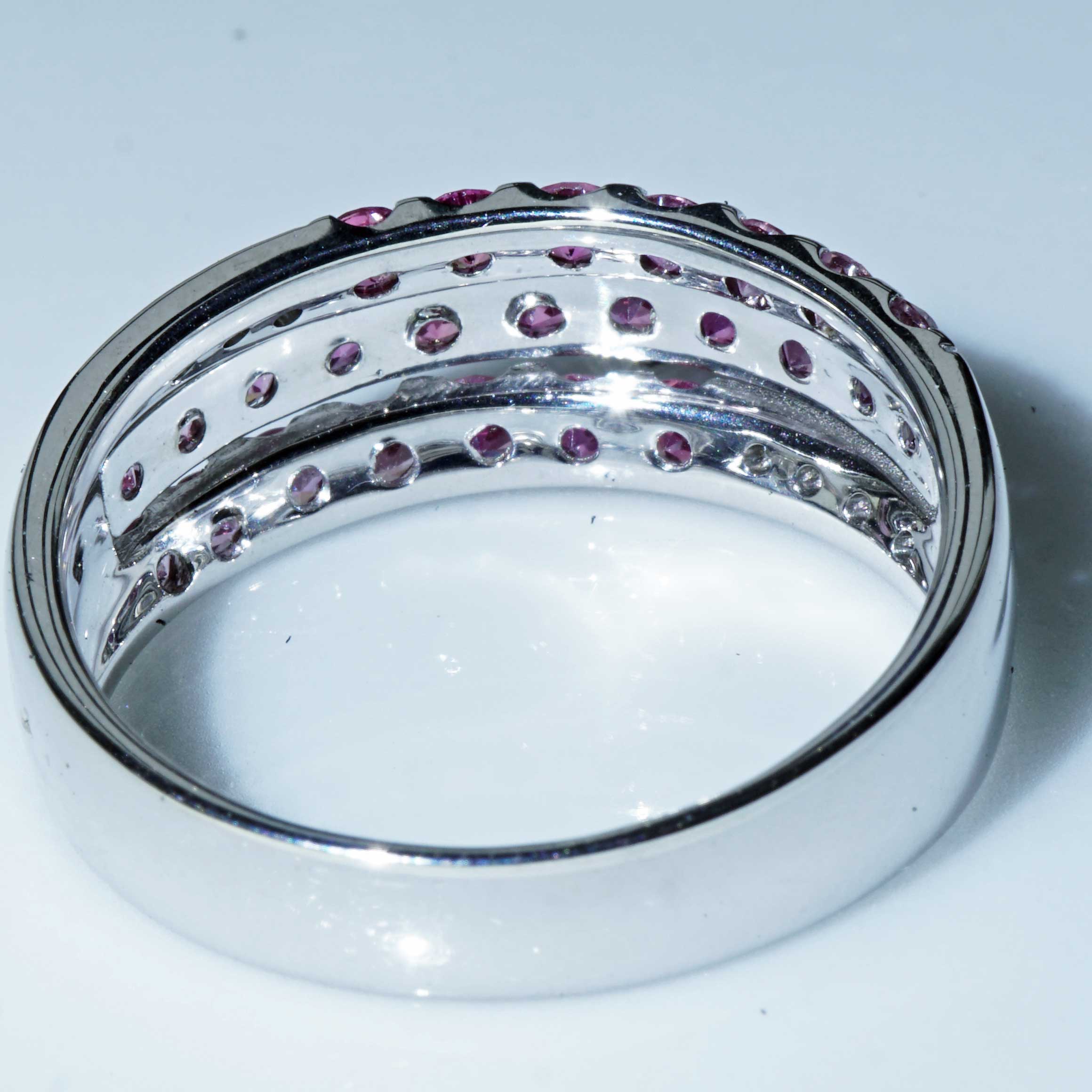 Pink Sapphire Brilliant Ring 750 white gold 1.50 ct 0.08 ct interesting color gradations from light to dark