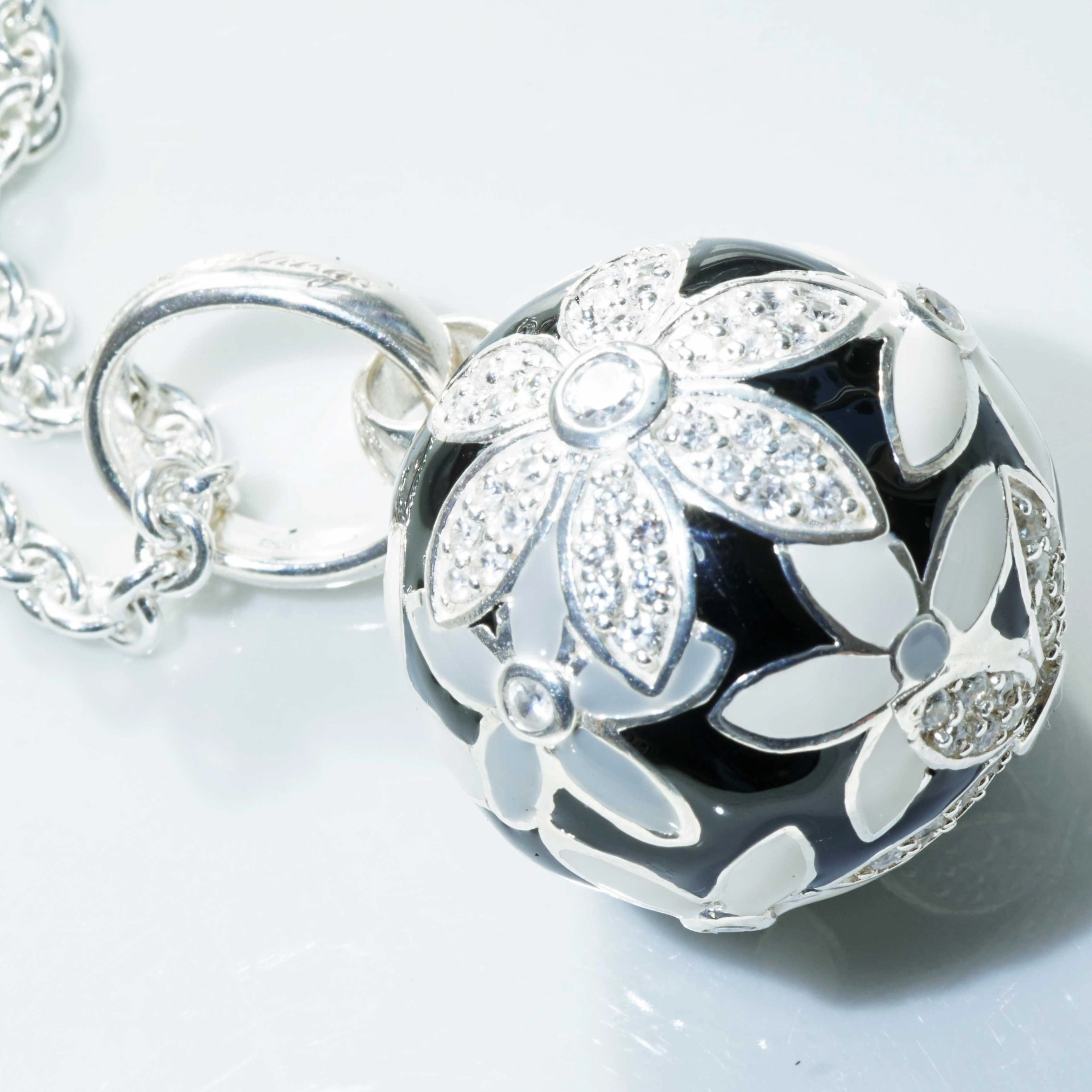 Chilango Pendant Faberge white black Flower with Circonia 925 Silver Enamel