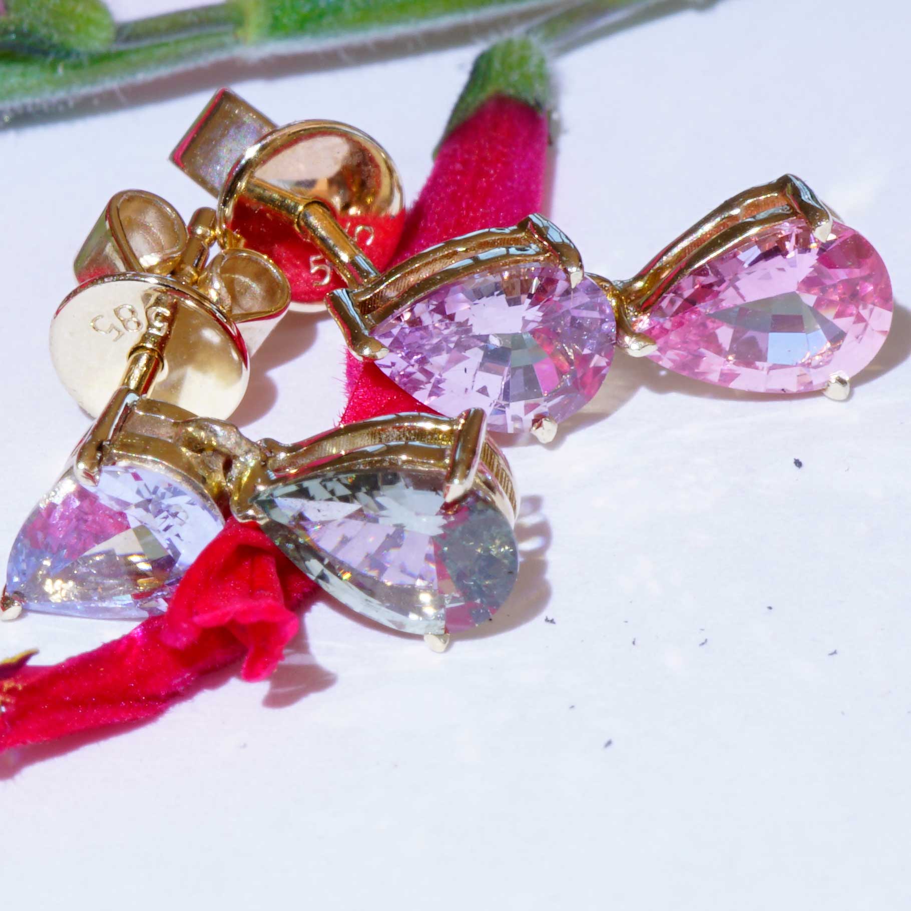 Great Saphire Earrings Multicolor appr. 2.14 ct  14 kt Yellow Gold from Ilanka Mine Madagascar