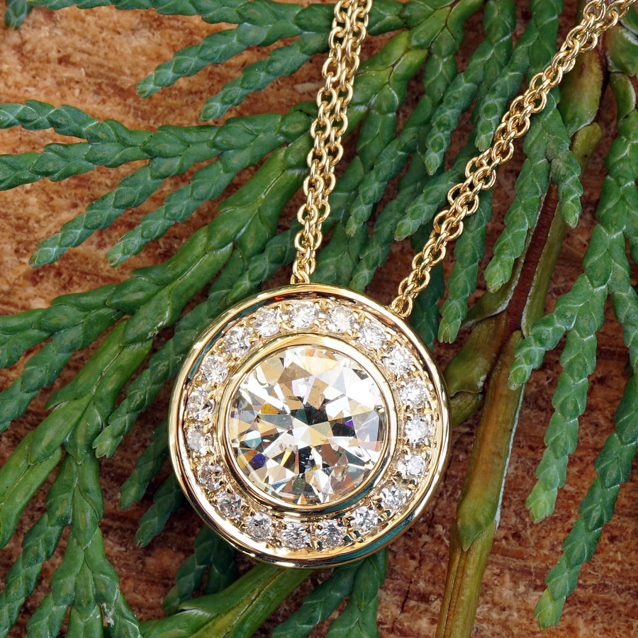 Briilant-Anhänger m. Kette, 750er-Gelbgold, 2.26 ct