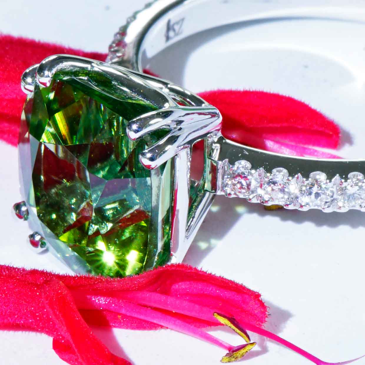Lagun Green-Blue Tourmaline Brilliant Ring 750 white gold 4.86 ct 0.33 ctTop Quality from Afghanistan