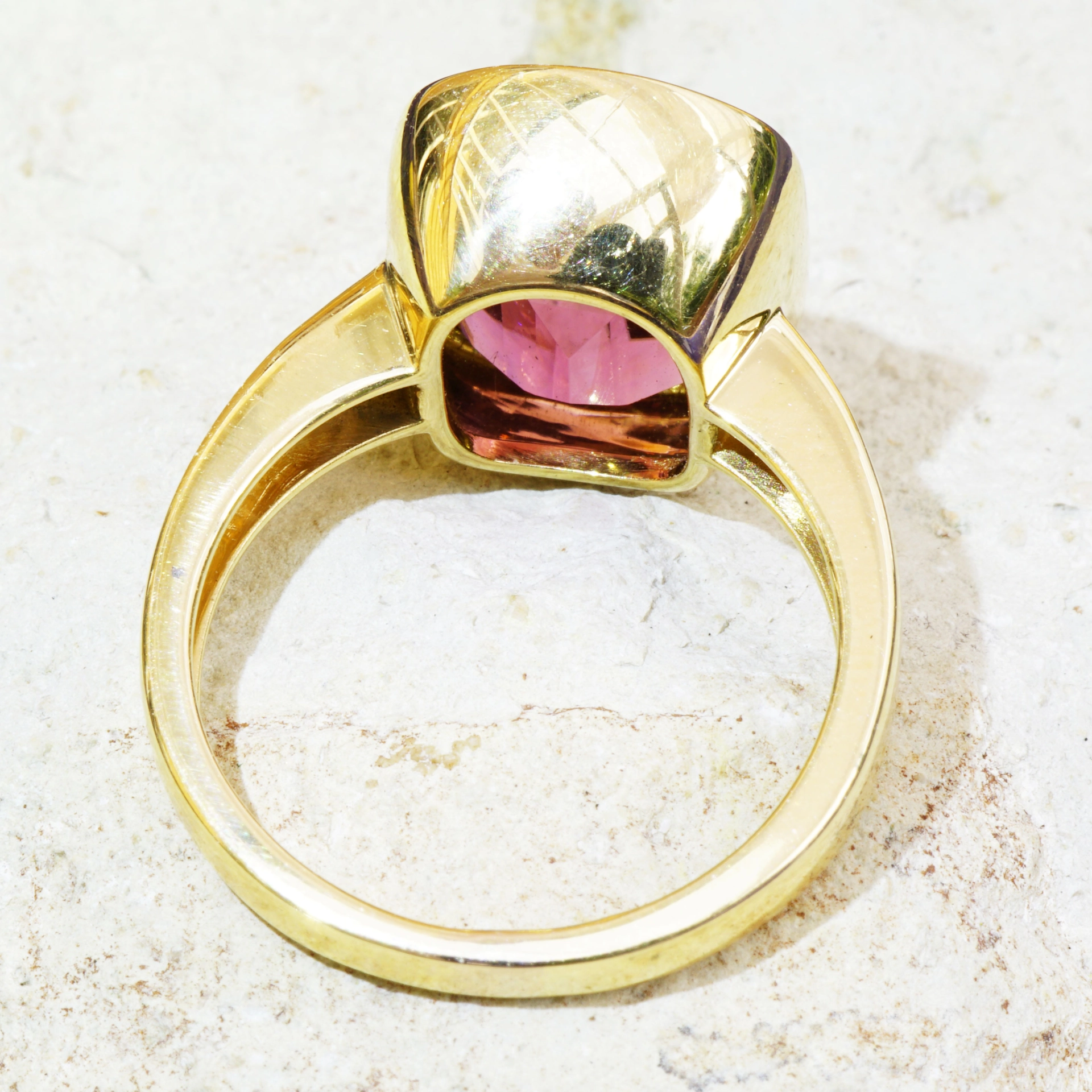 Kunar Mine Tourmaline Brillant Ring.....exceptional Color Deep Pink...18 kt Yellowgold