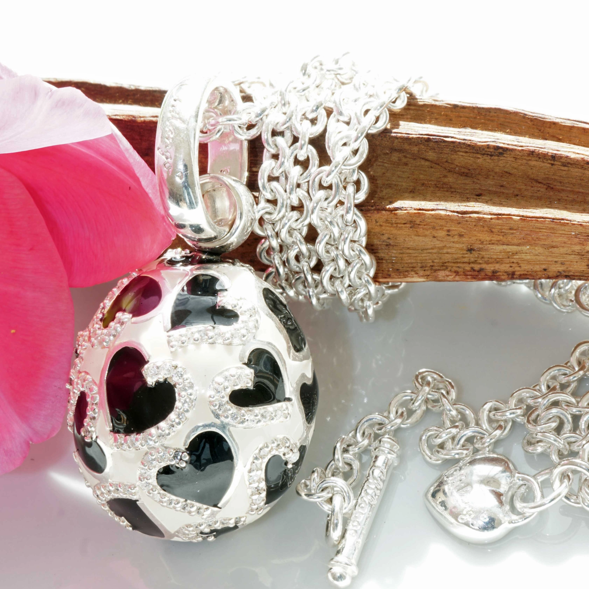 Chilango Pendant Faberge Style Heart Black / White 925 Silver Enamel