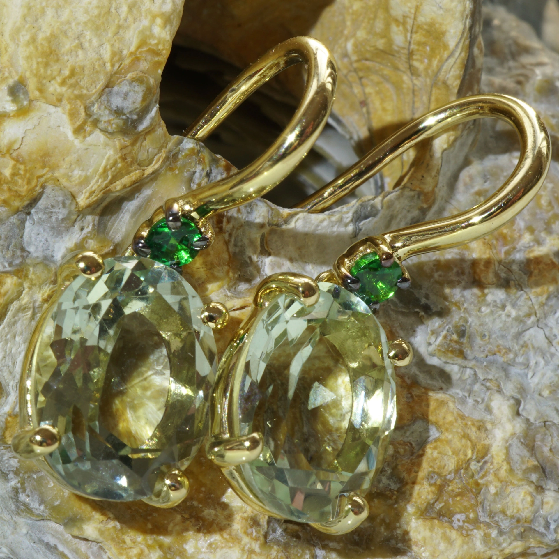 Like  Spring Wind ...very nice colors...light green and dragongreen