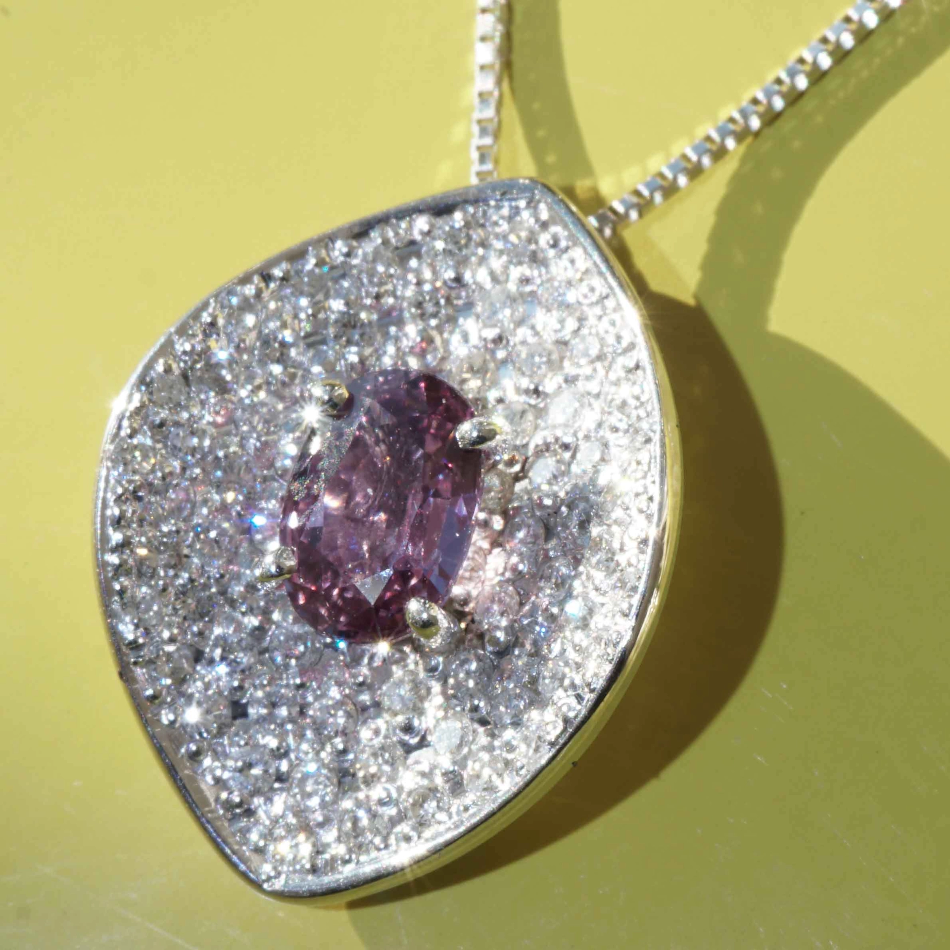 Saphire Brilliant Pendant 900 Platinum purpur violet ...incredible luminous Color