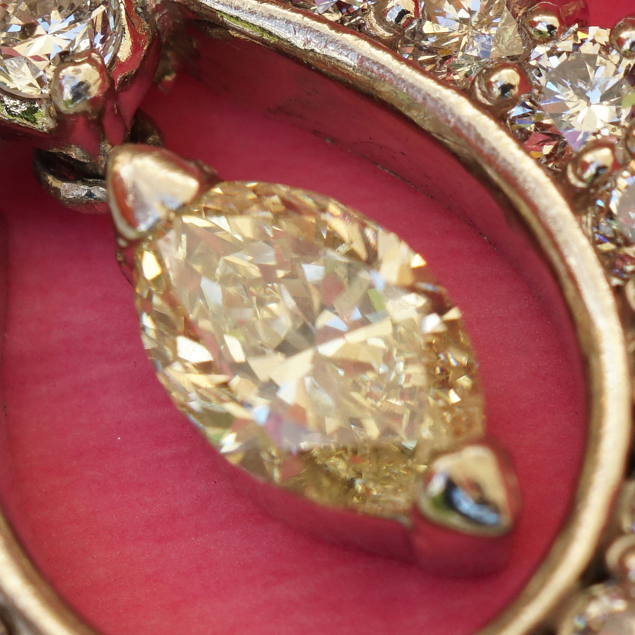 Brilliant Pendant 0.65 ct W / VS-SI Platinum 900.....soo nice
