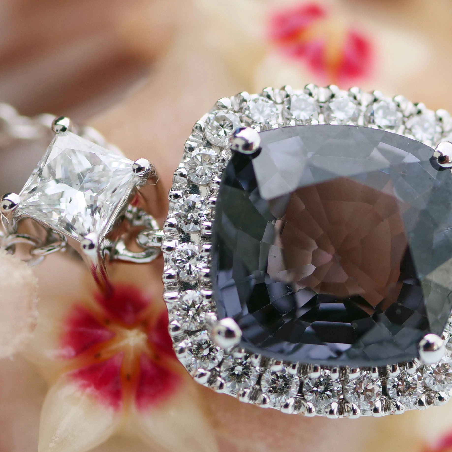 Grey-Blue Spinel Diamond Necklace 2.45 ct AAA+....Great Luminosity 18 kt Whitegold