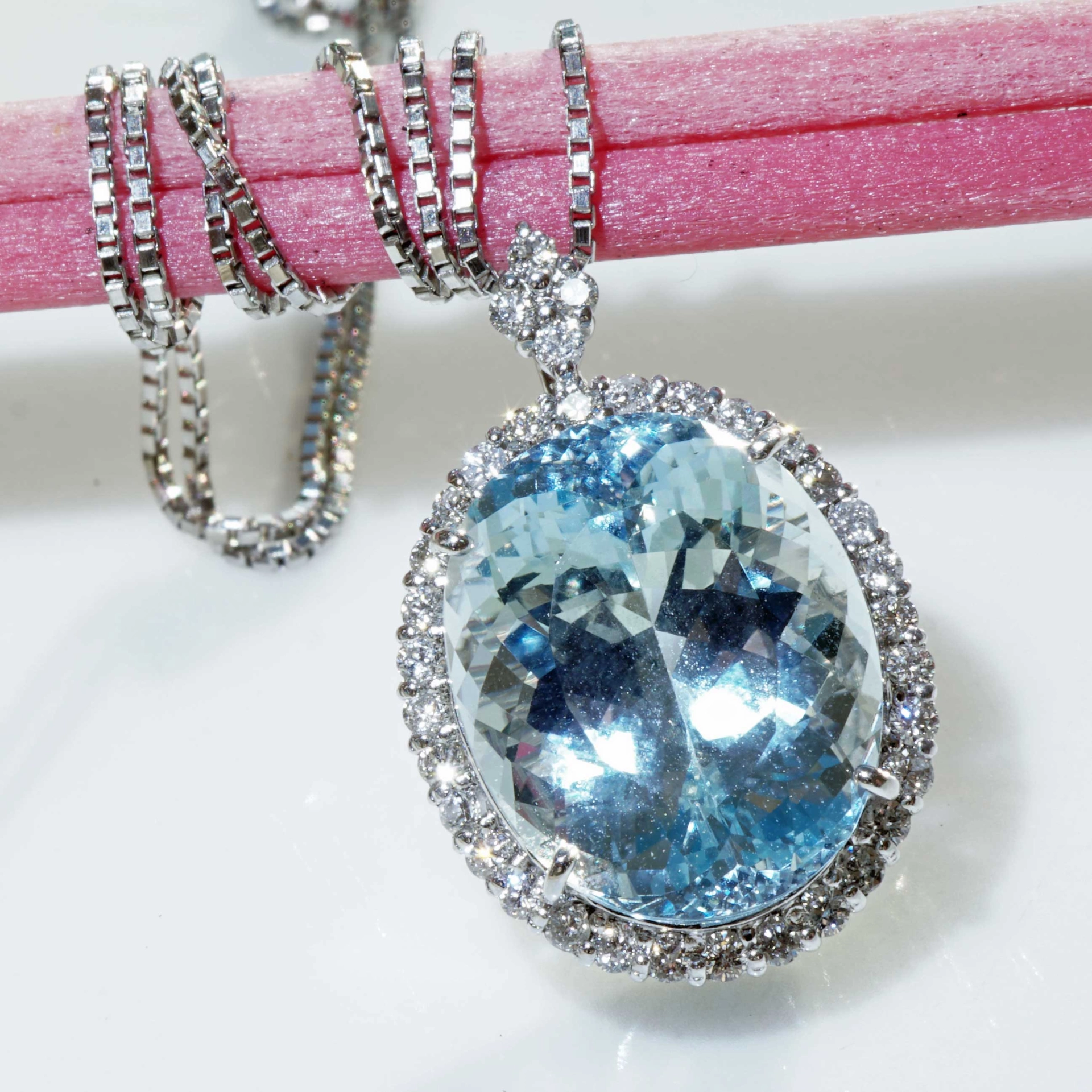 Santa Maria Aquamarin Brilliant Pendant 7.4 ct  950 platinum 0.35 ct Rare Color