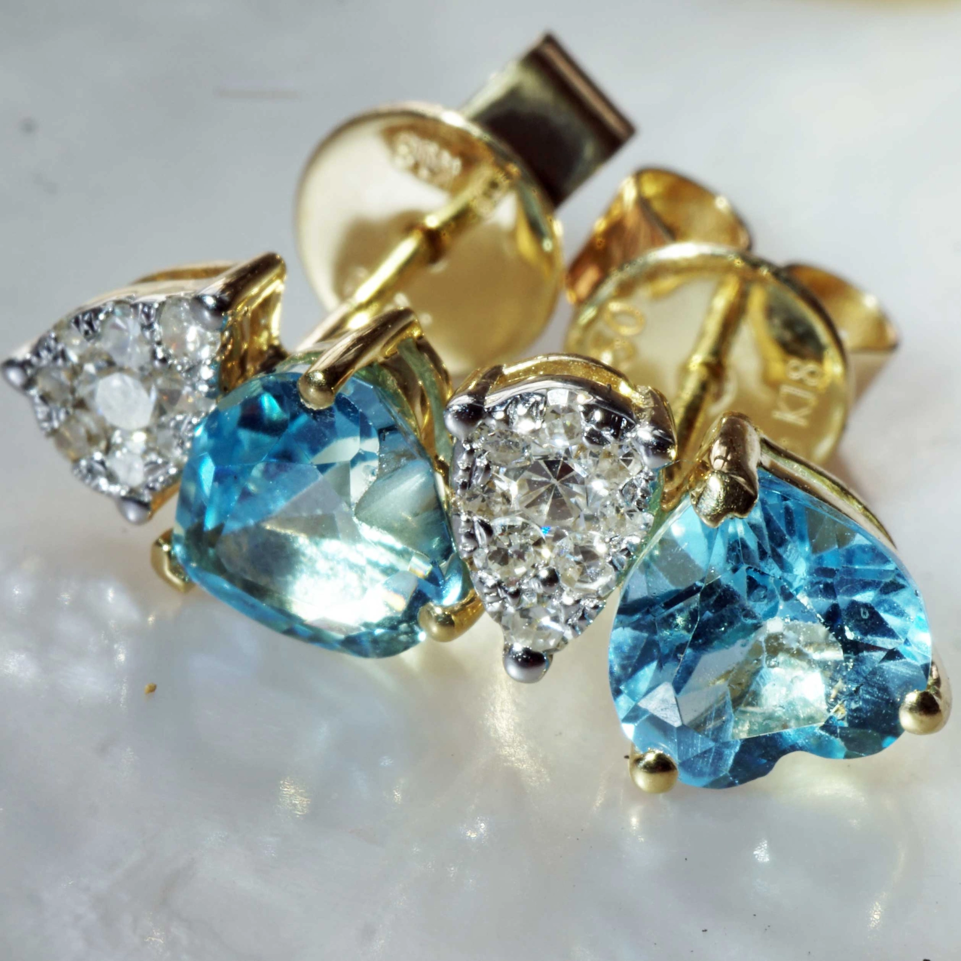Heart shaped Blue Topaz Earrings 18 kt Yellow Gold with Diamonds