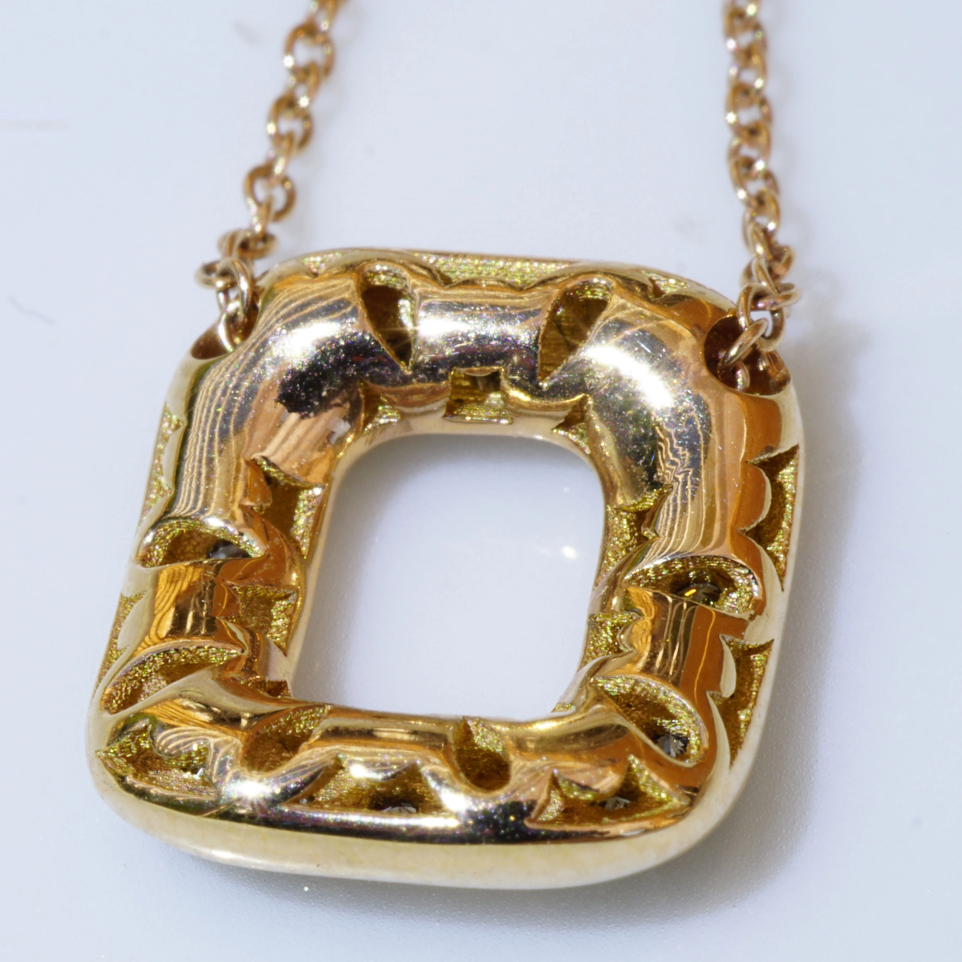 A chic Diamond Pendant that convinces....18 kt Rosegold made in Italy