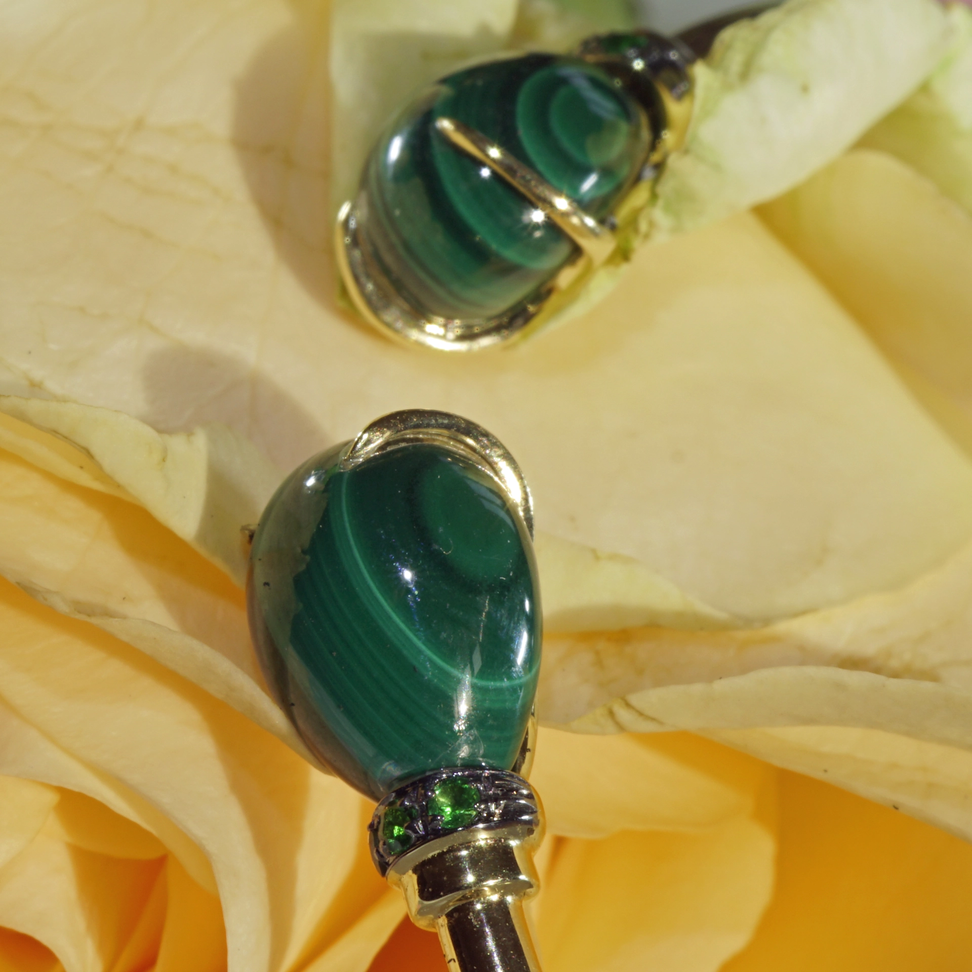 Malachite Tsavorithe Bracelet 18 kt Yellowgold 7 ct ...very nice and elegant!