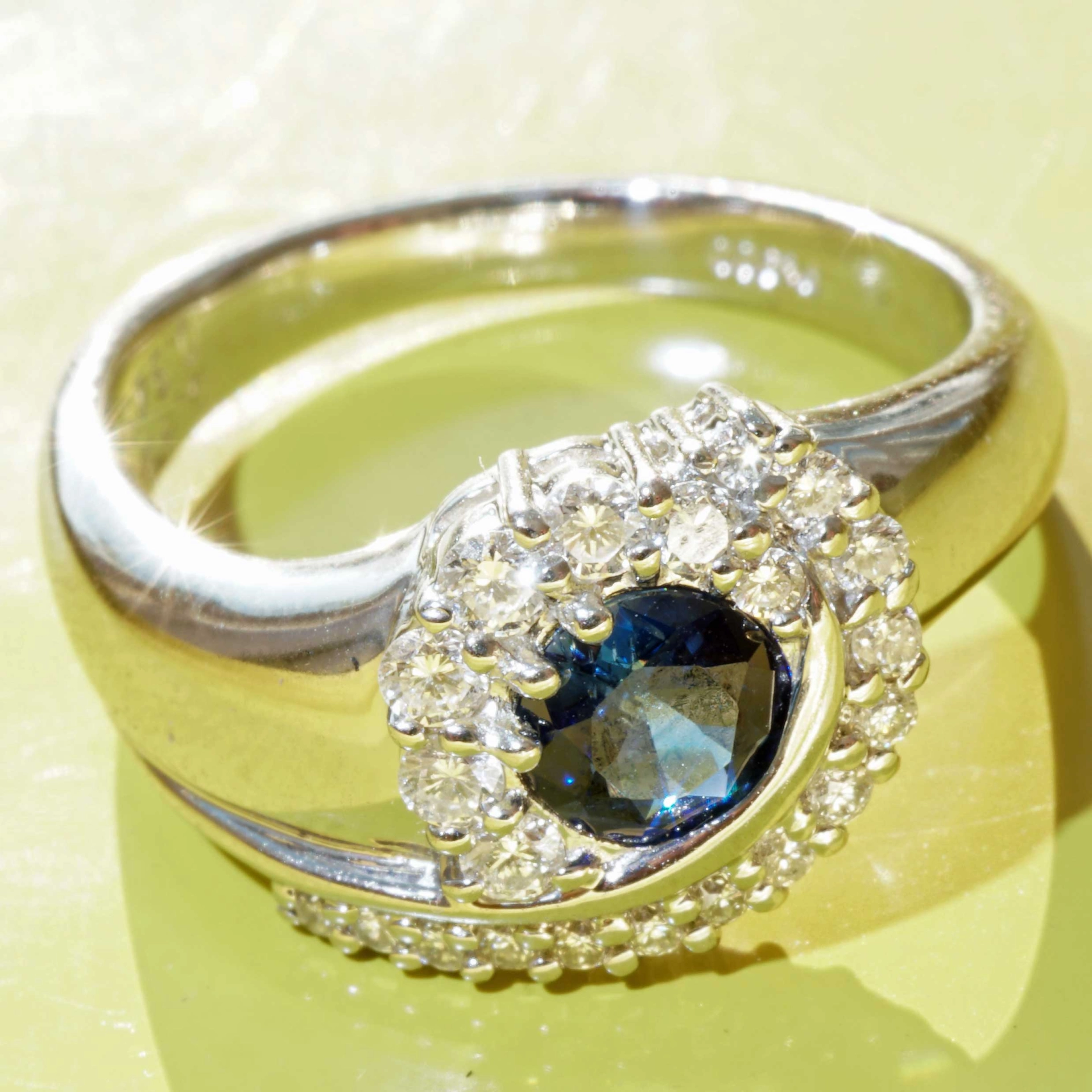 Saphire Diamond Ring Platinum 0.62 ct 0.34 ct...what a fine Quality...