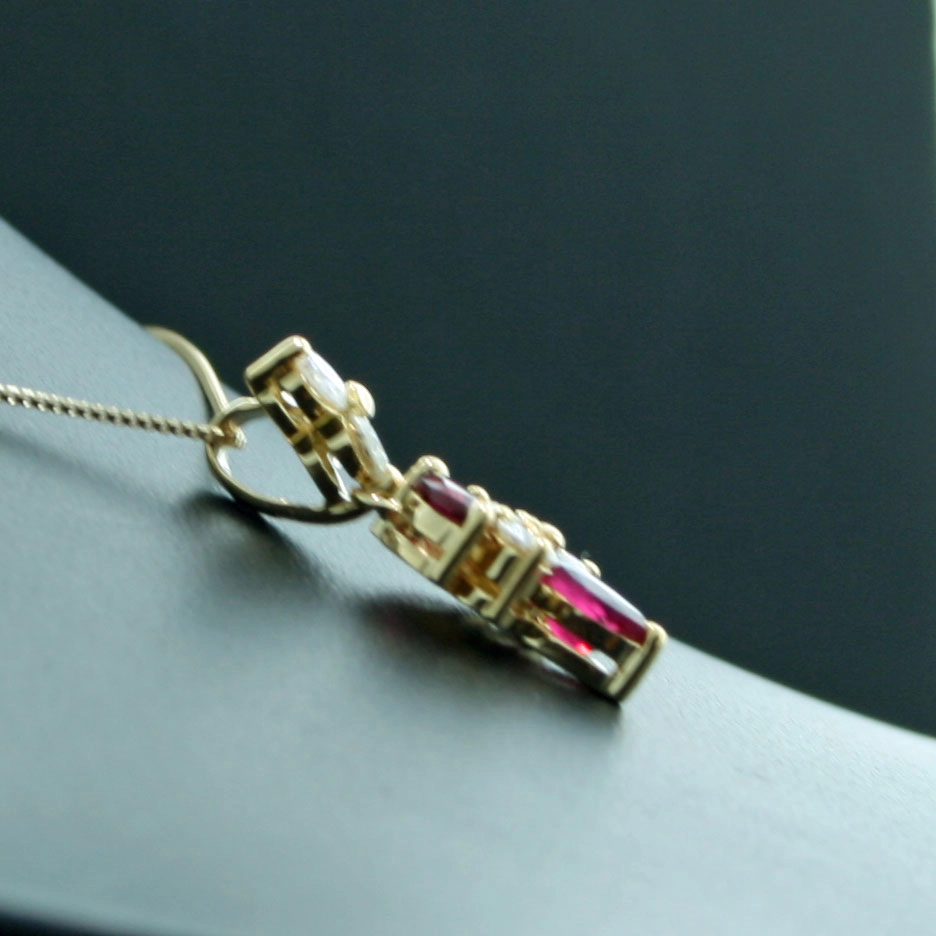 Rubin-Brillant-Collier-750er-Gelbgold