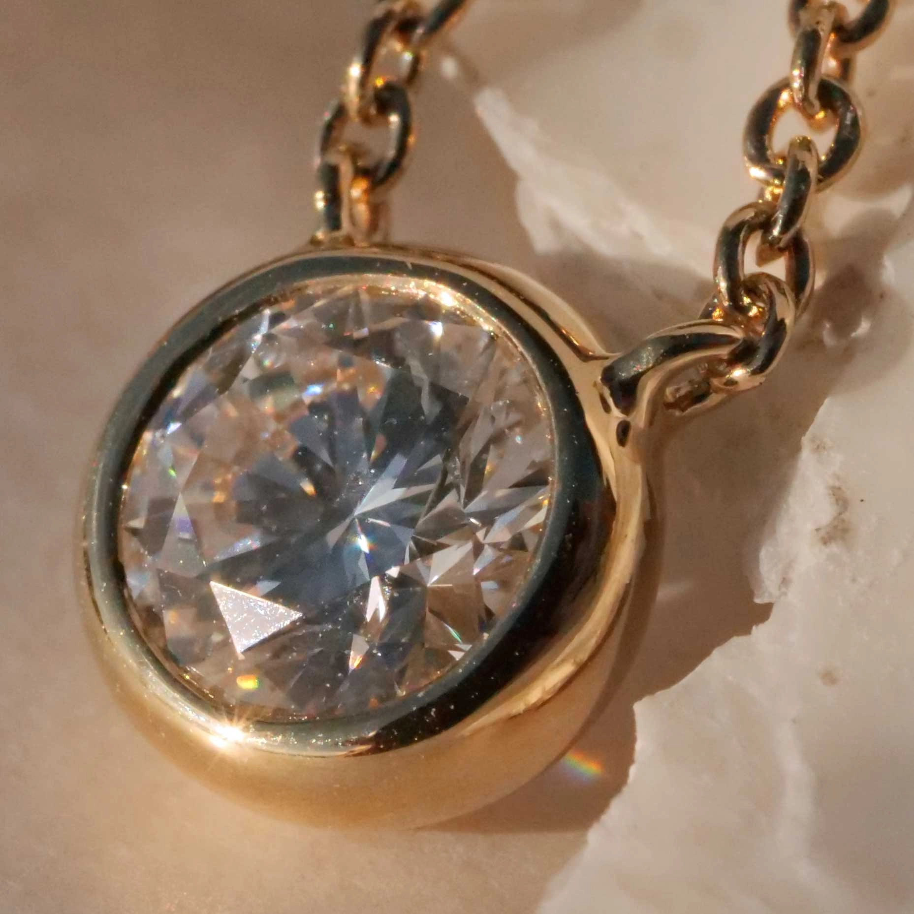 Brilliant Necklace 0.50 ct E (very fine white) / SI1 (small inclusions) with GIA report 18 kt Gold