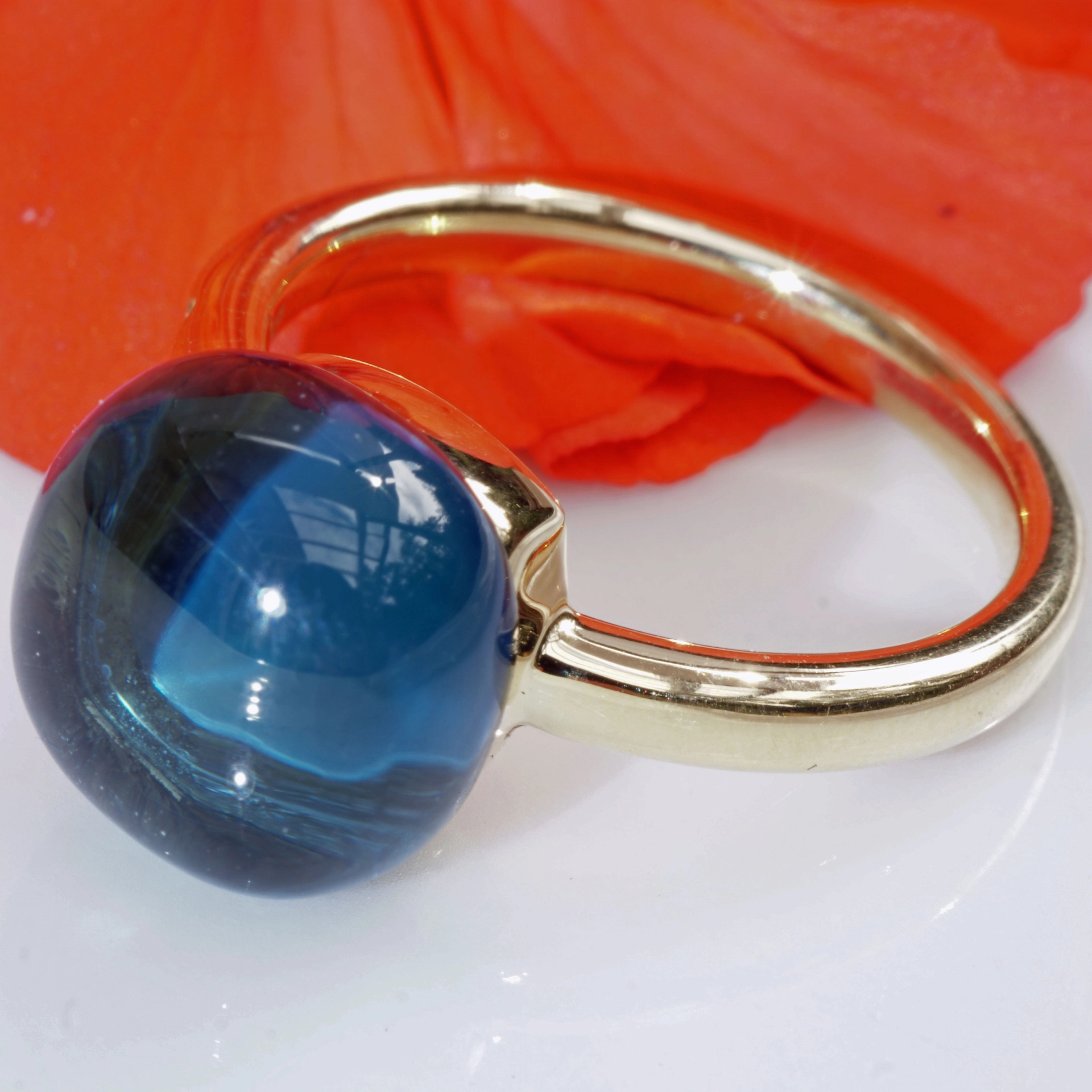 Bluetopaz Brilliant Ring 18 kt Yellow Gold...perfekt floating Effect