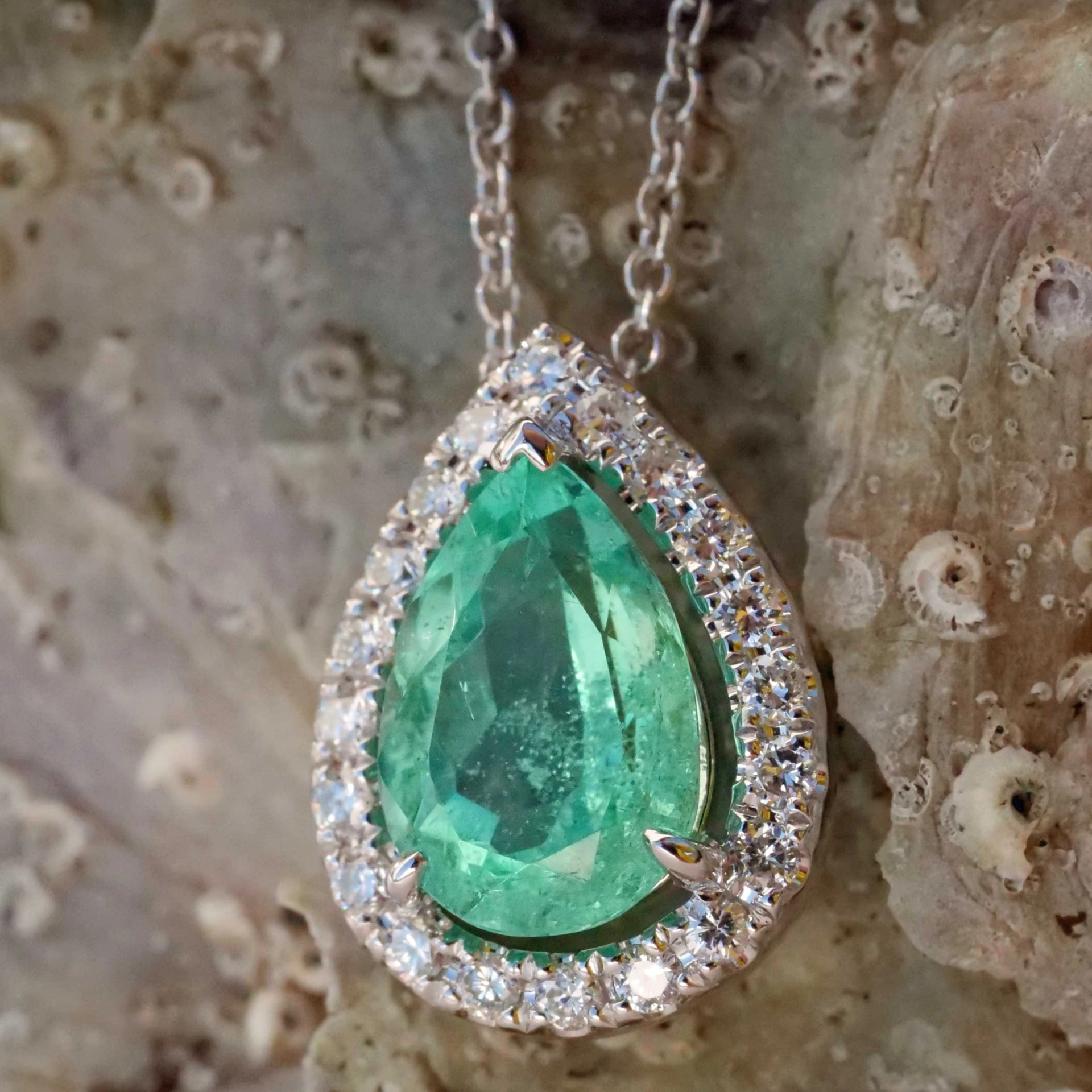 Emerald Pendant 1.28 ct AAA 18 kt White Gold Brilliants 0.18 ct..great Color