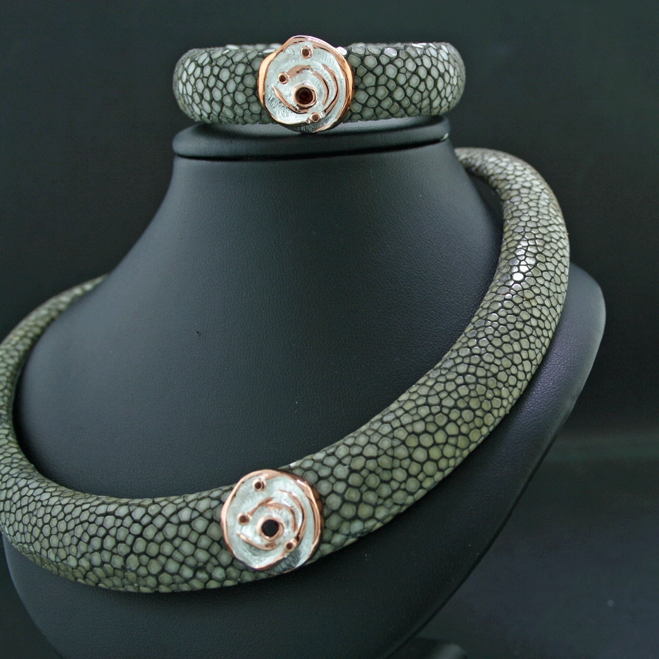 Granat-Rochenleder-Armreif, 925/-Silber