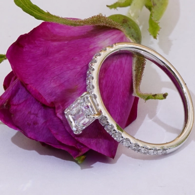 Emerald Cut Diamond Solitaire Ring 18 kt White Gold 0.80 ct TW SI1 with GIA Certificate