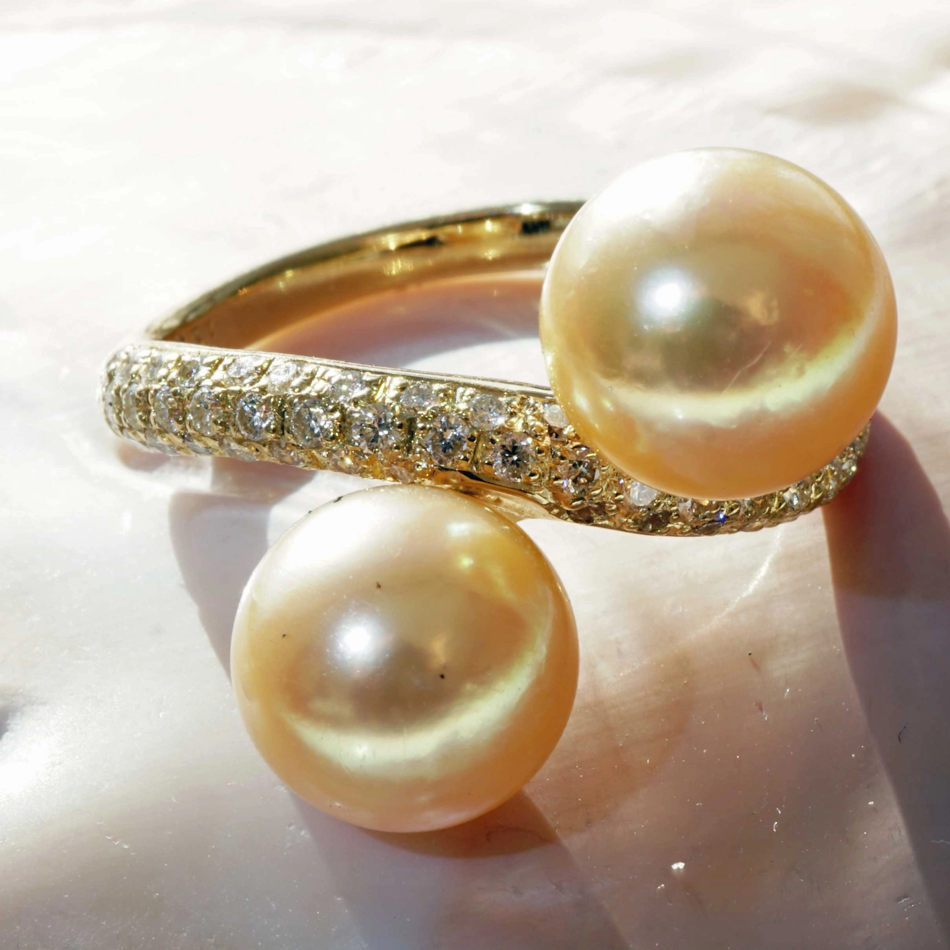 Southsea Pearl Brilliant Ring 18 kt Yellow Gold 0.51 ct W / VS-SI very elegant