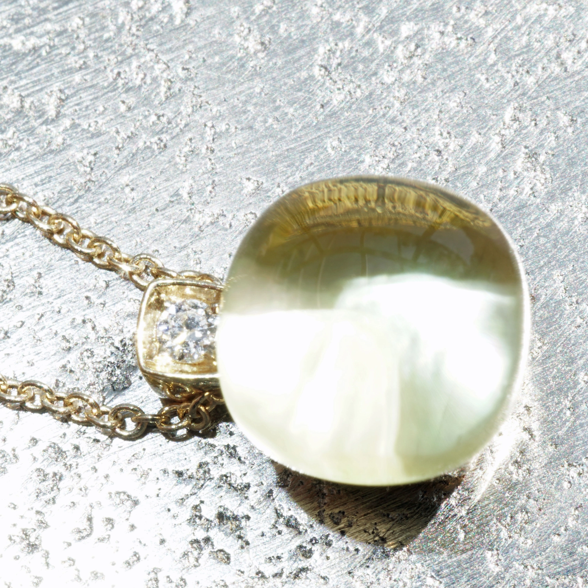 Lemonquartz Brilliant Pendant with Chain 18 kt Yellow Gold...perfekt floating Effect