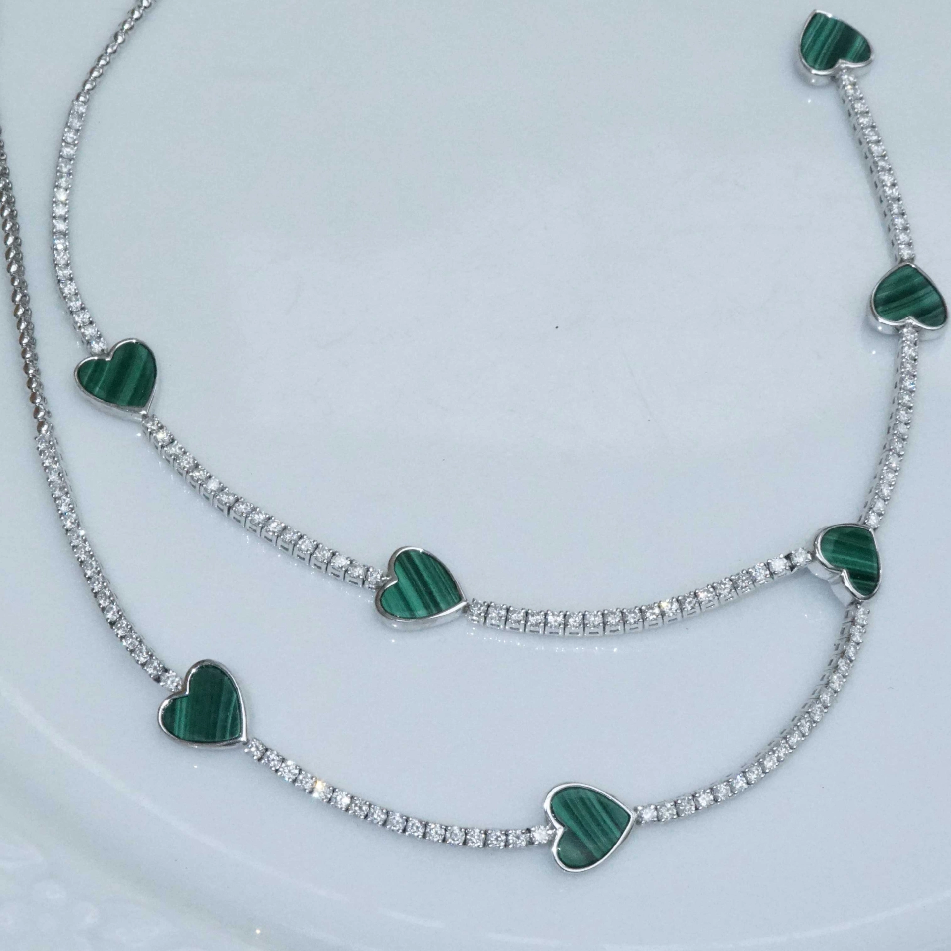 Malachite Brilliant Y-Necklace 18 kt White Gold 3.20 ct...what a elegant Design