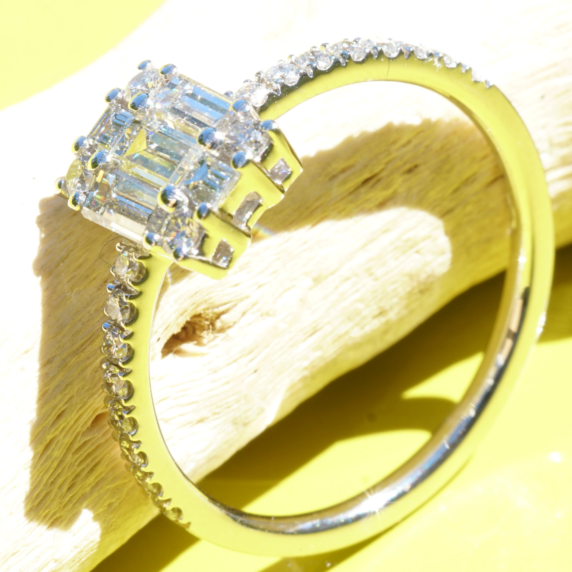 Diamond Ring 18 kt Whitegold 0.76 ct Loupeclean...Manufactured in Italy with Passion
