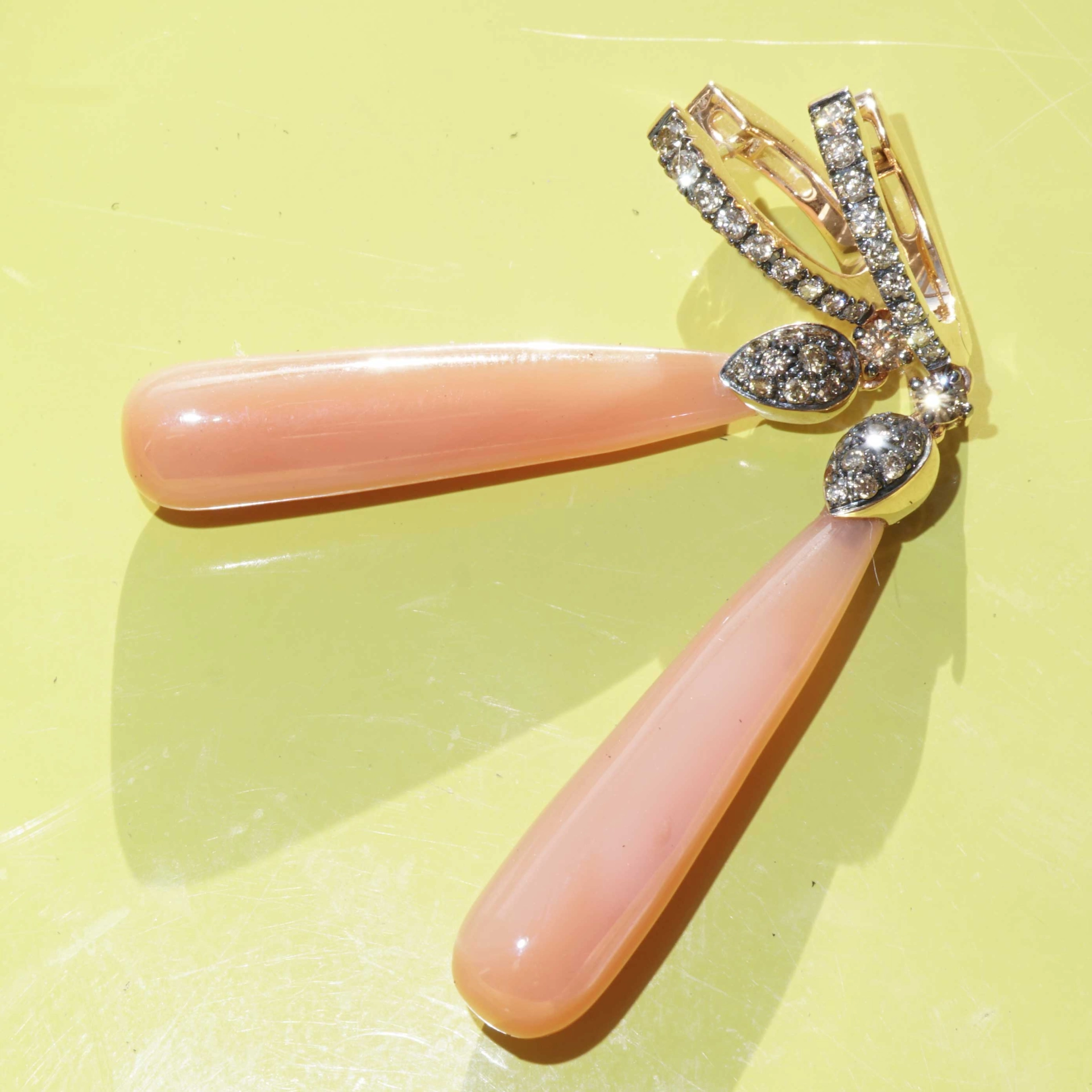 Moonstone Brilliant Earring 18 kt Rosegold stunning Design