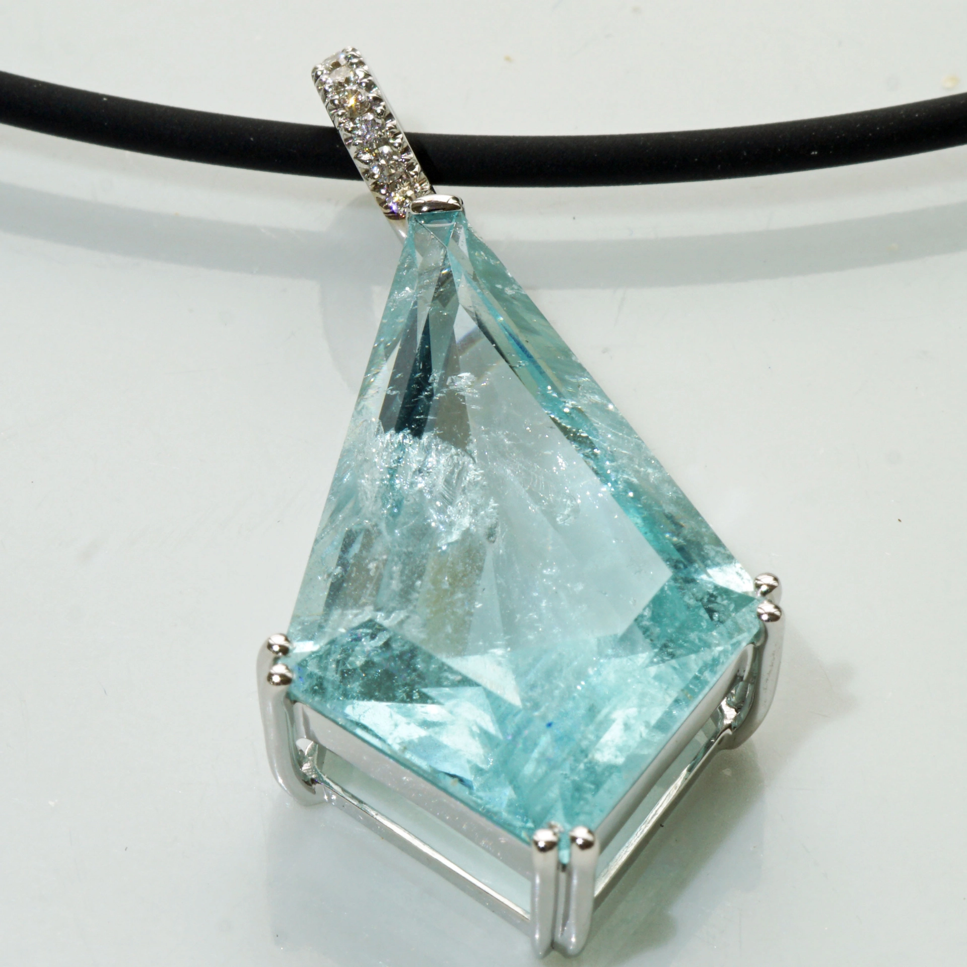 Dragonshape Aquamarin Pendant Whitegold..dark Color