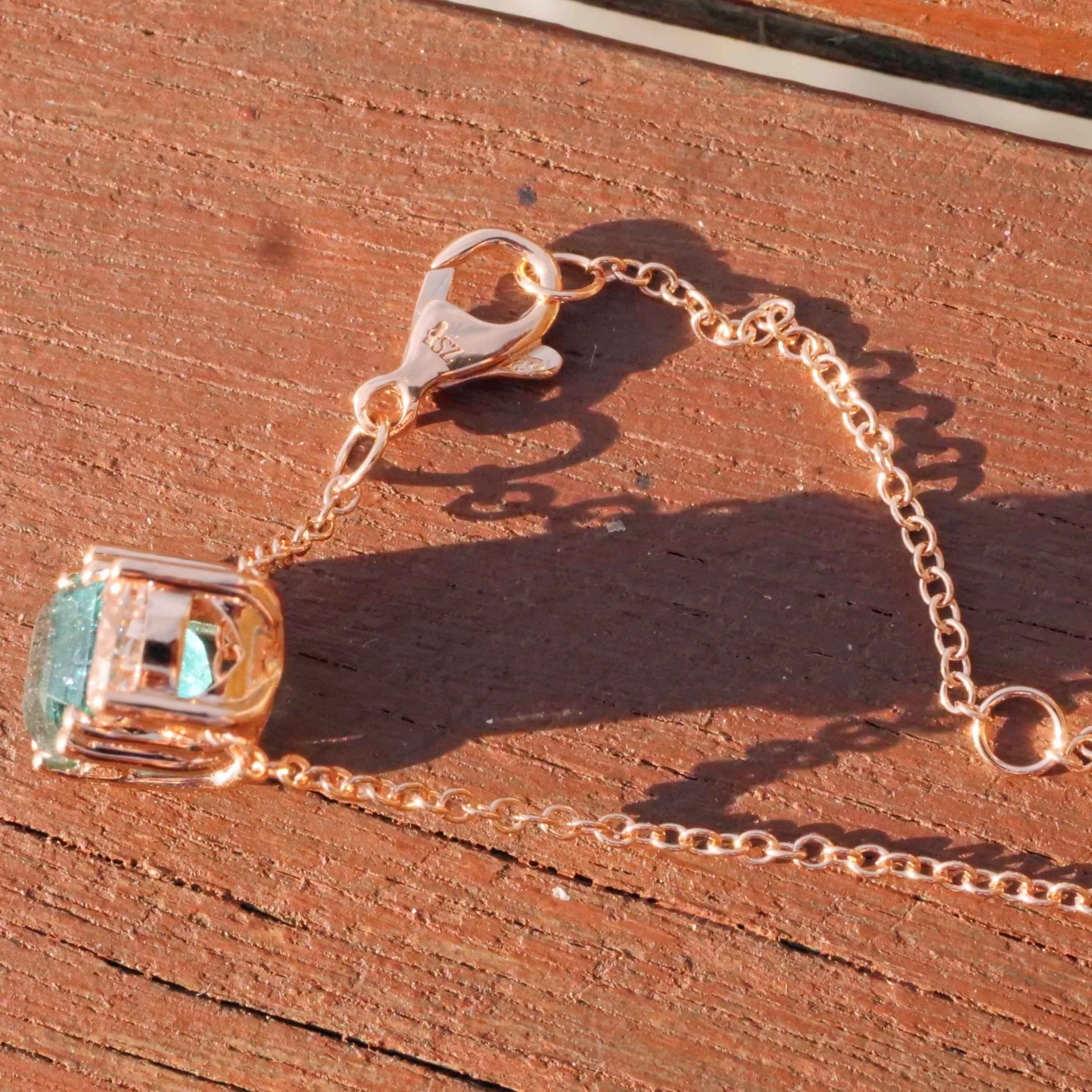 Sambia Emerald Brilliant Pendant with Chain 18 kt Yellow Gold 2.49 ct 0.51 ct IGI Expertise