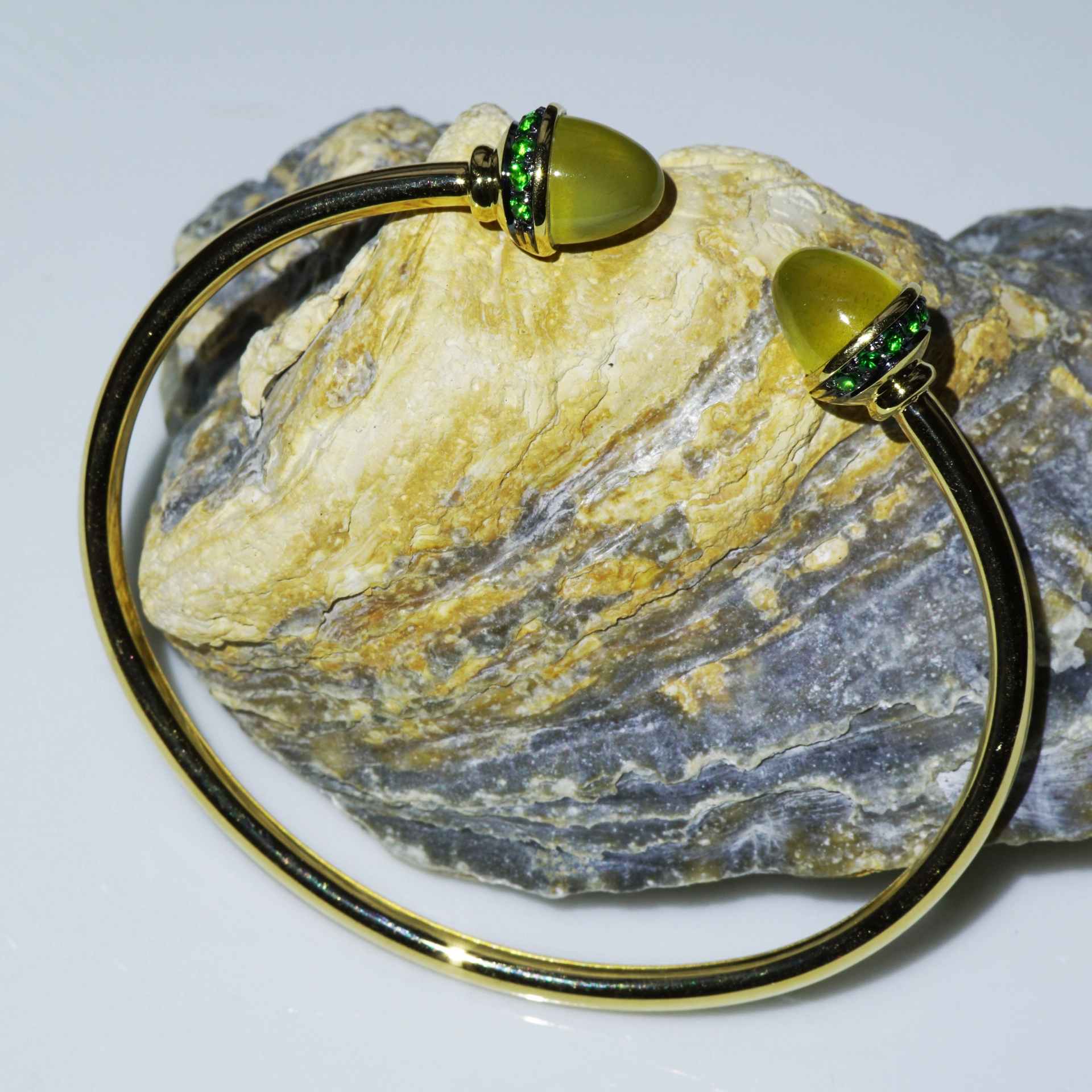 Peridot Tsavorith 18 kt Yellowgold 6.86 ct ...what a combination!