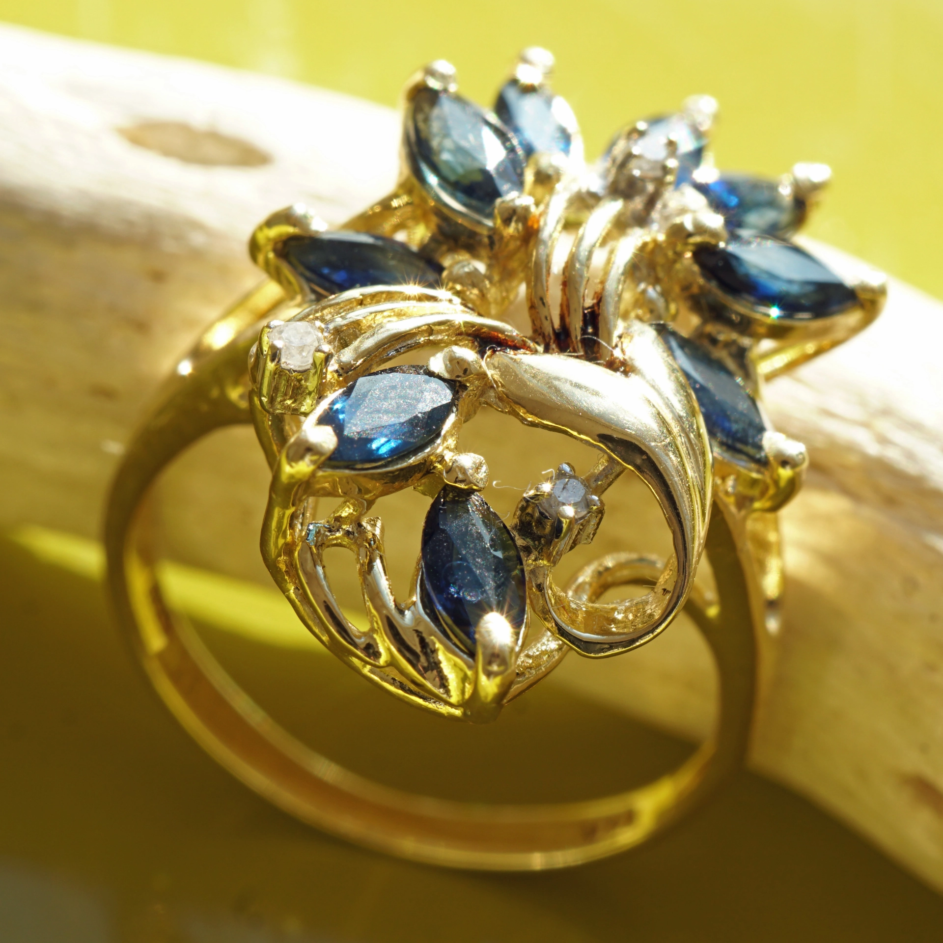 Saphire Diamond Ring 14 kt/585 Yellowgold...royalblue...Leaf Play
