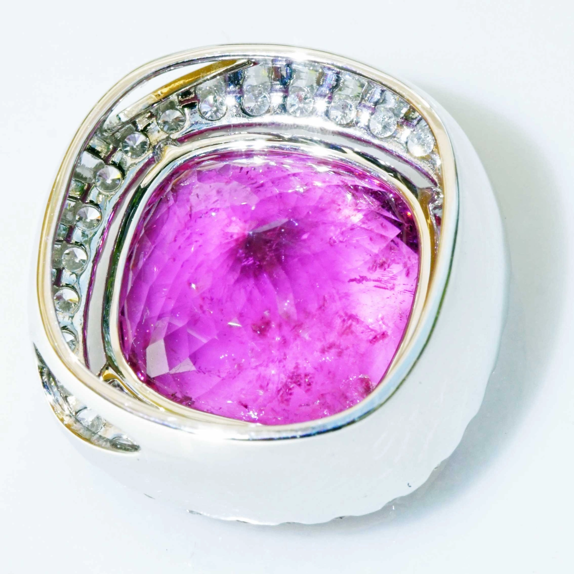 Copper Rubelithe 16.84 ct pink-redish Brilliant Pendant 18 kt White Gold...amazing Color