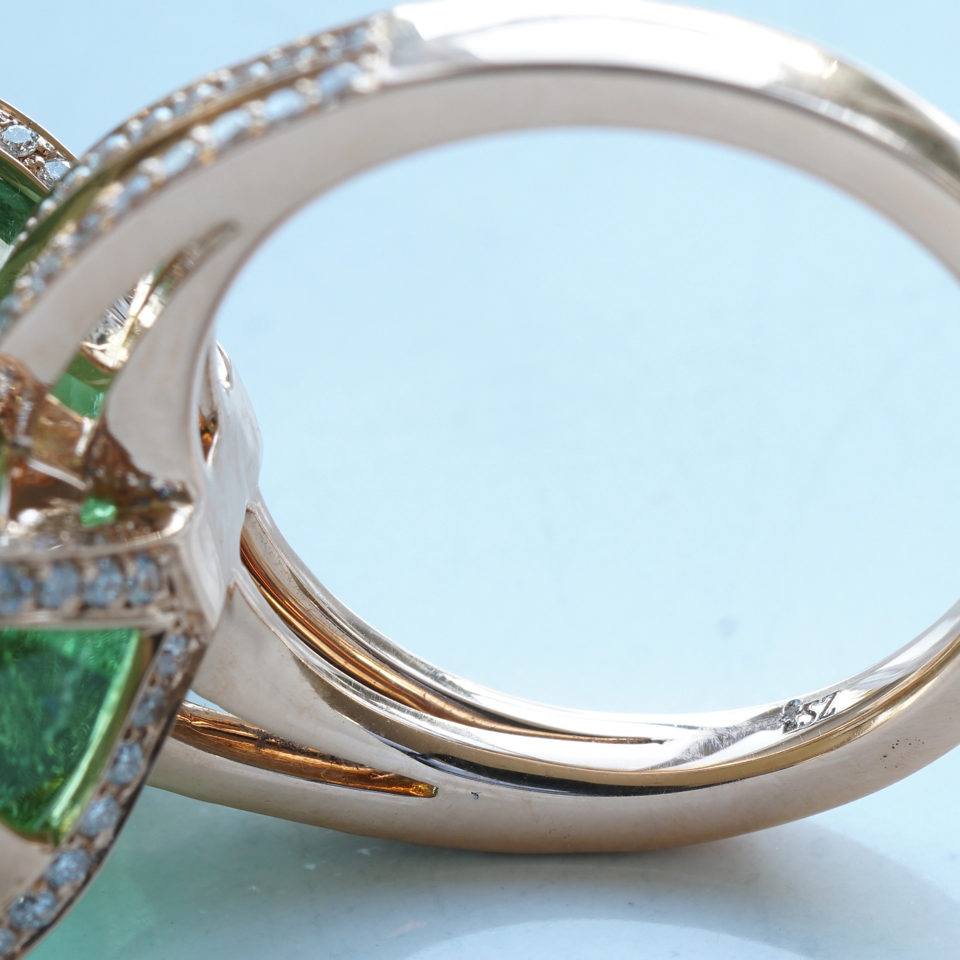 Tourmaline brilliant ring, 17.98 ct, 0.60 ct, TW VS ..... paraiba colored green huge beautiful 18 kt rose gold