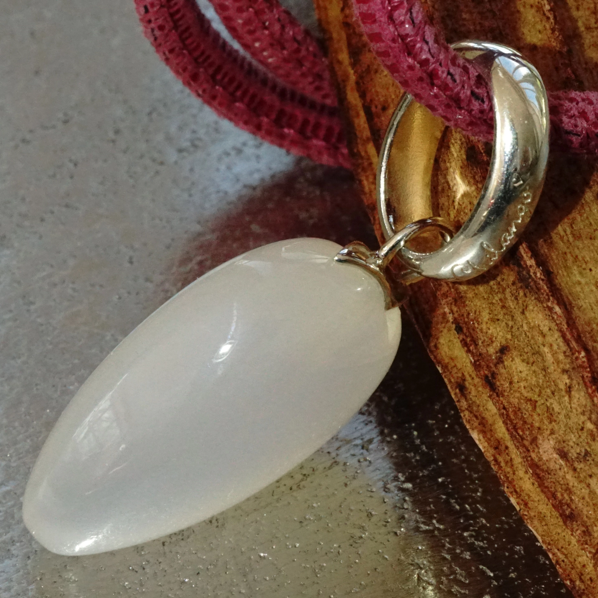 The Best Silver Jewelery forever...High Quality Chilango Pendant Jewel Heart White Calcedony