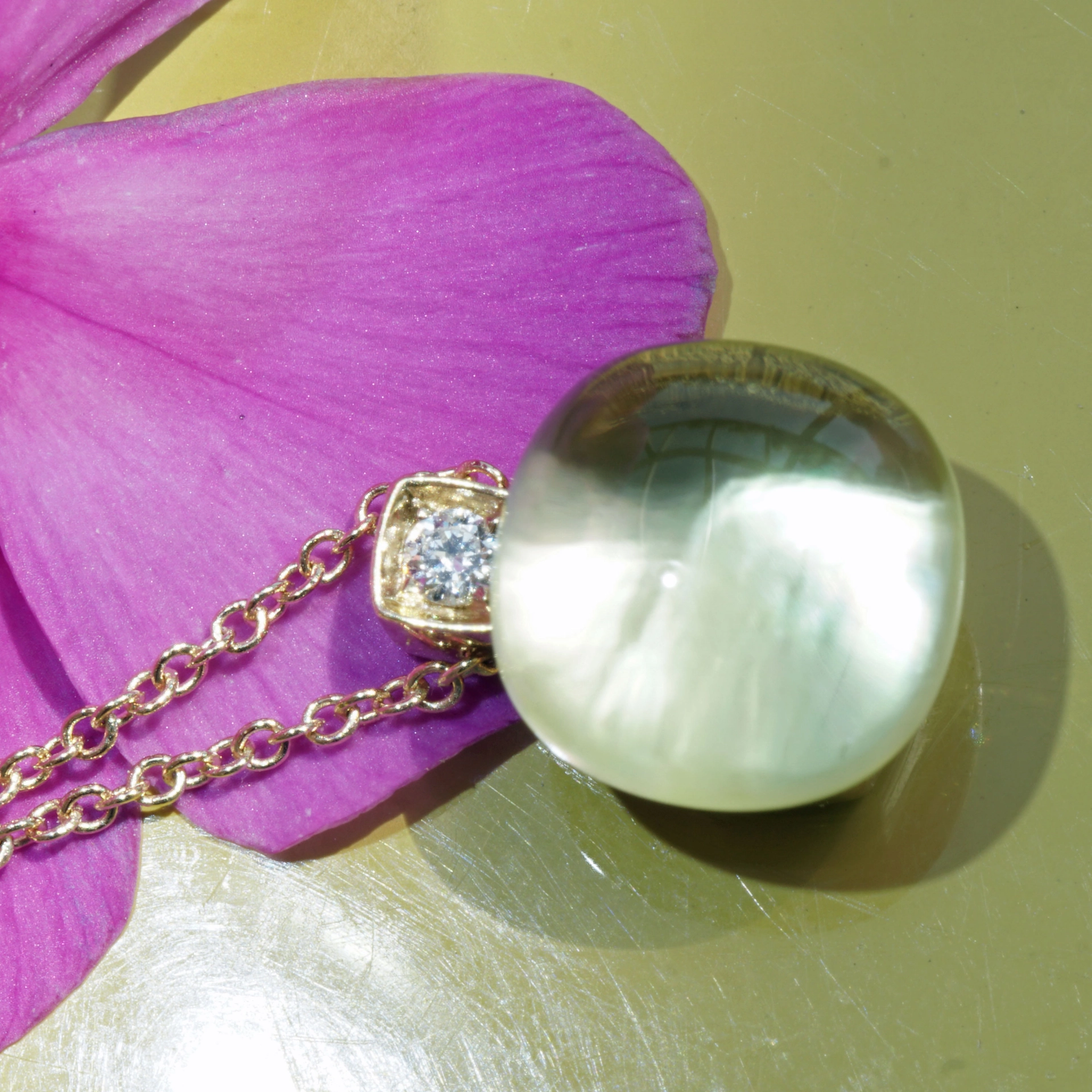 Lemonquartz Brilliant Pendant with Chain 18 kt Yellow Gold...perfekt floating Effect