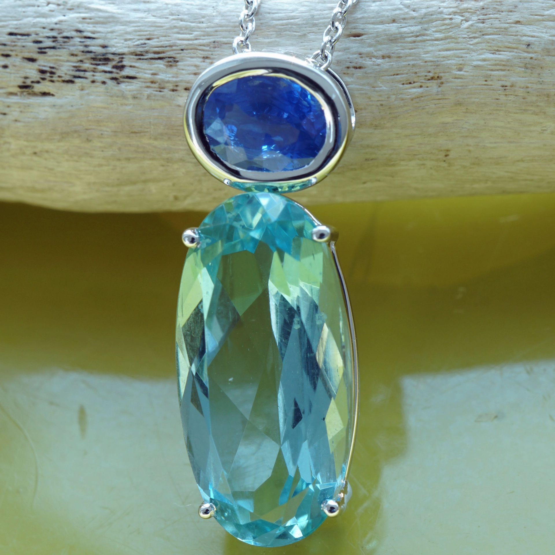 Aquamarin Saphir Anhänger m. Kette 750er Weissgold 4.59 ct 0.69 ct AAA