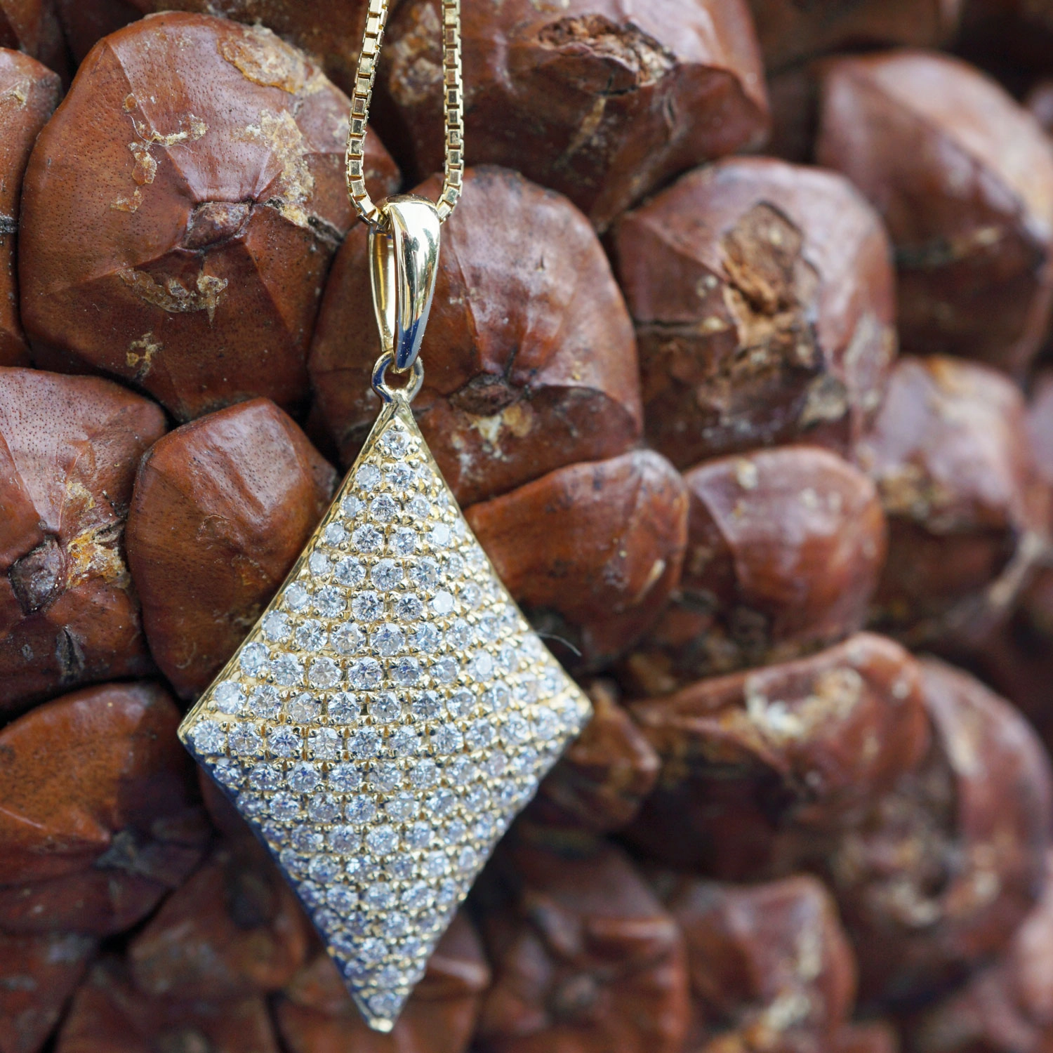 Brilliant Pandant 0.90 ct 18 kt Yellowgold Rhombus Style