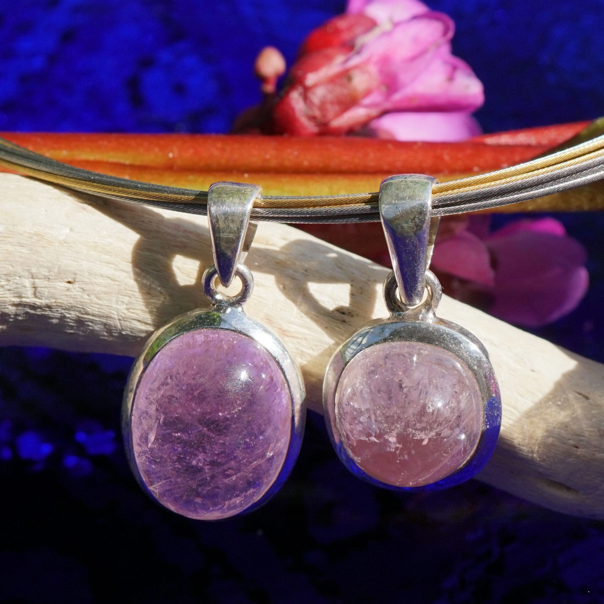 Anhänger Kunzit 925er Silber 20 ct Oval Cabochon Dunkelpink Handarbeit